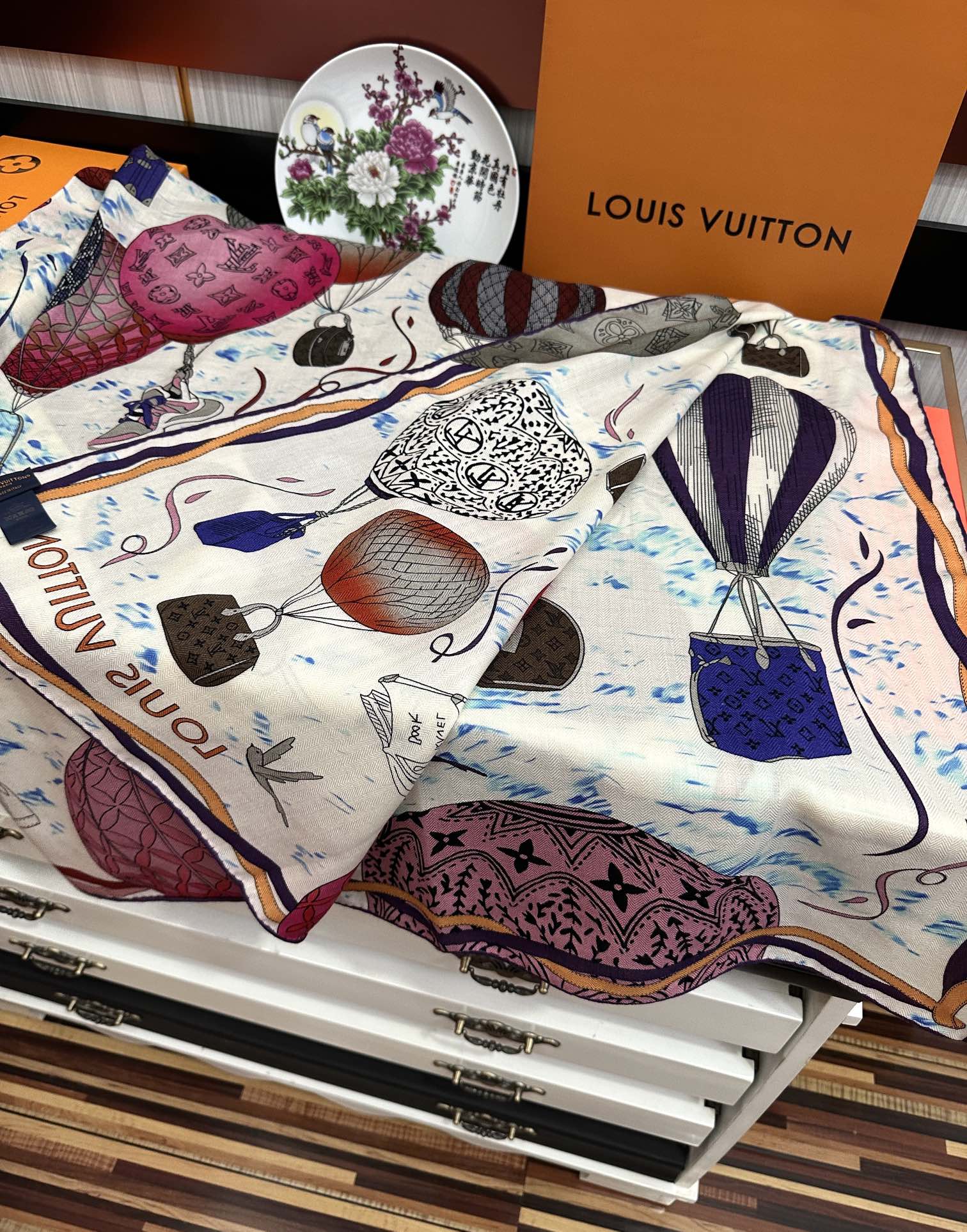 上新❤️LV  2025【双面同色热气球🎈】经典优雅礼物~气质到骨子里色新一季的面料超高级，真心超级柔软