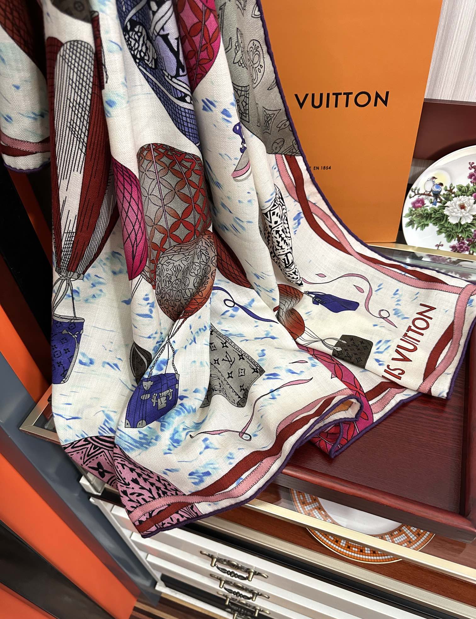 上新❤️LV  2025【双面同色热气球🎈】经典优雅礼物~气质到骨子里色新一季的面料超高级，真心超级柔软