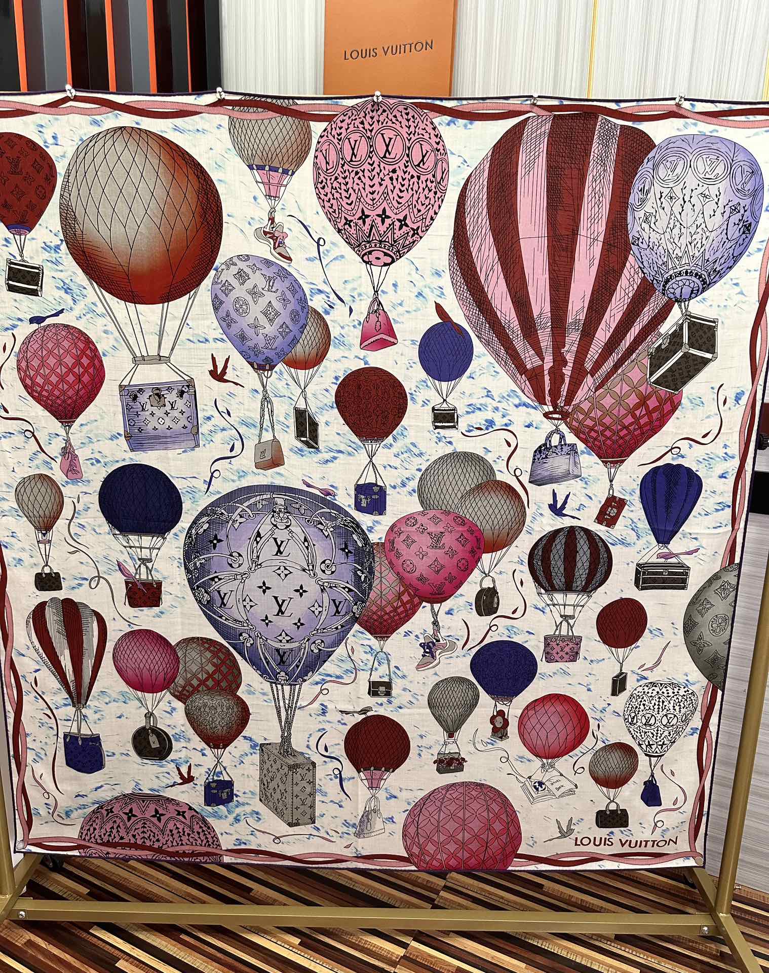 上新❤️LV  2025【双面同色热气球🎈】经典优雅礼物~气质到骨子里色新一季的面料超高级，真心超级柔软