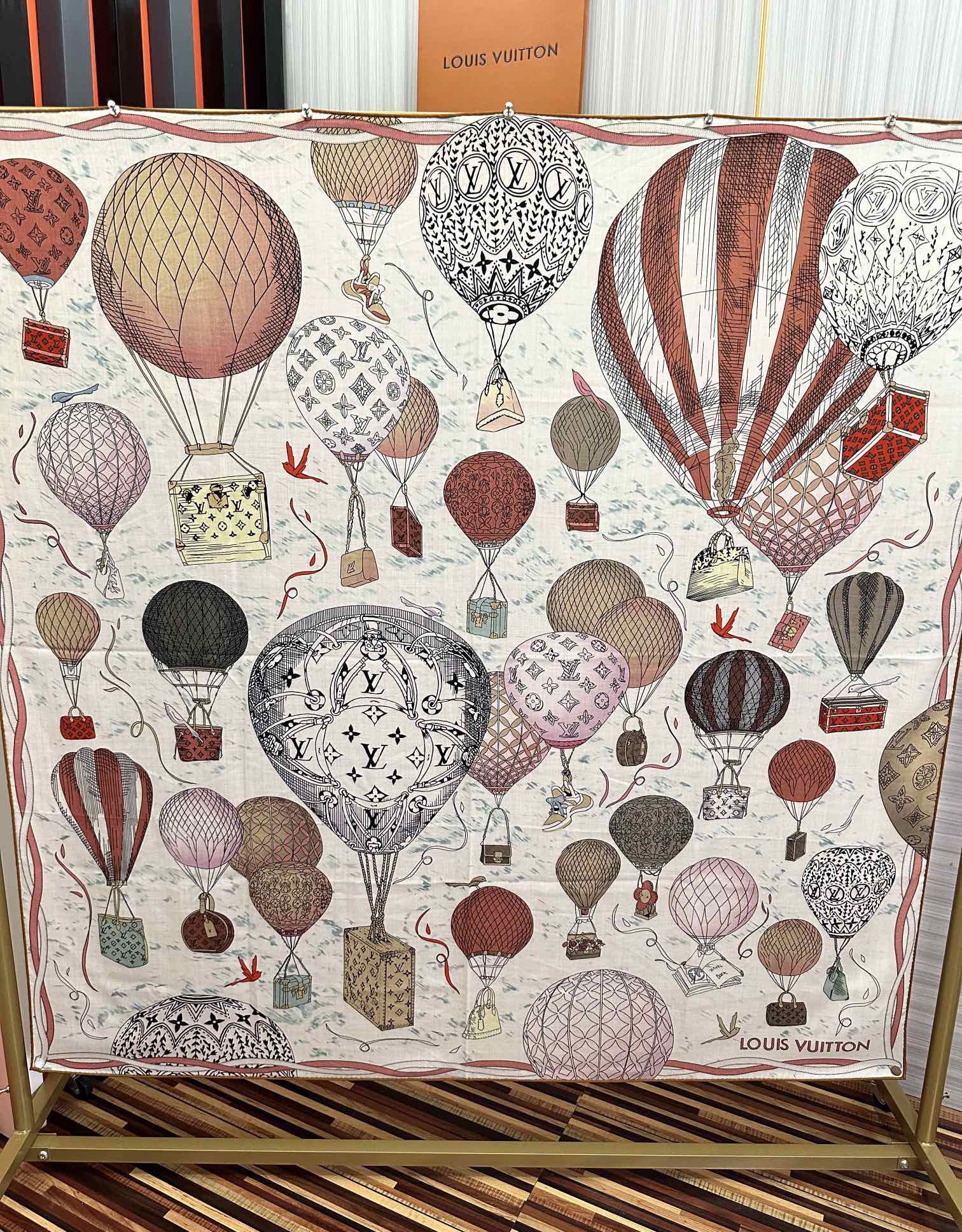 上新❤️LV  2025【双面同色热气球🎈】经典优雅礼物~气质到骨子里色新一季的面料超高级，真心超级柔软