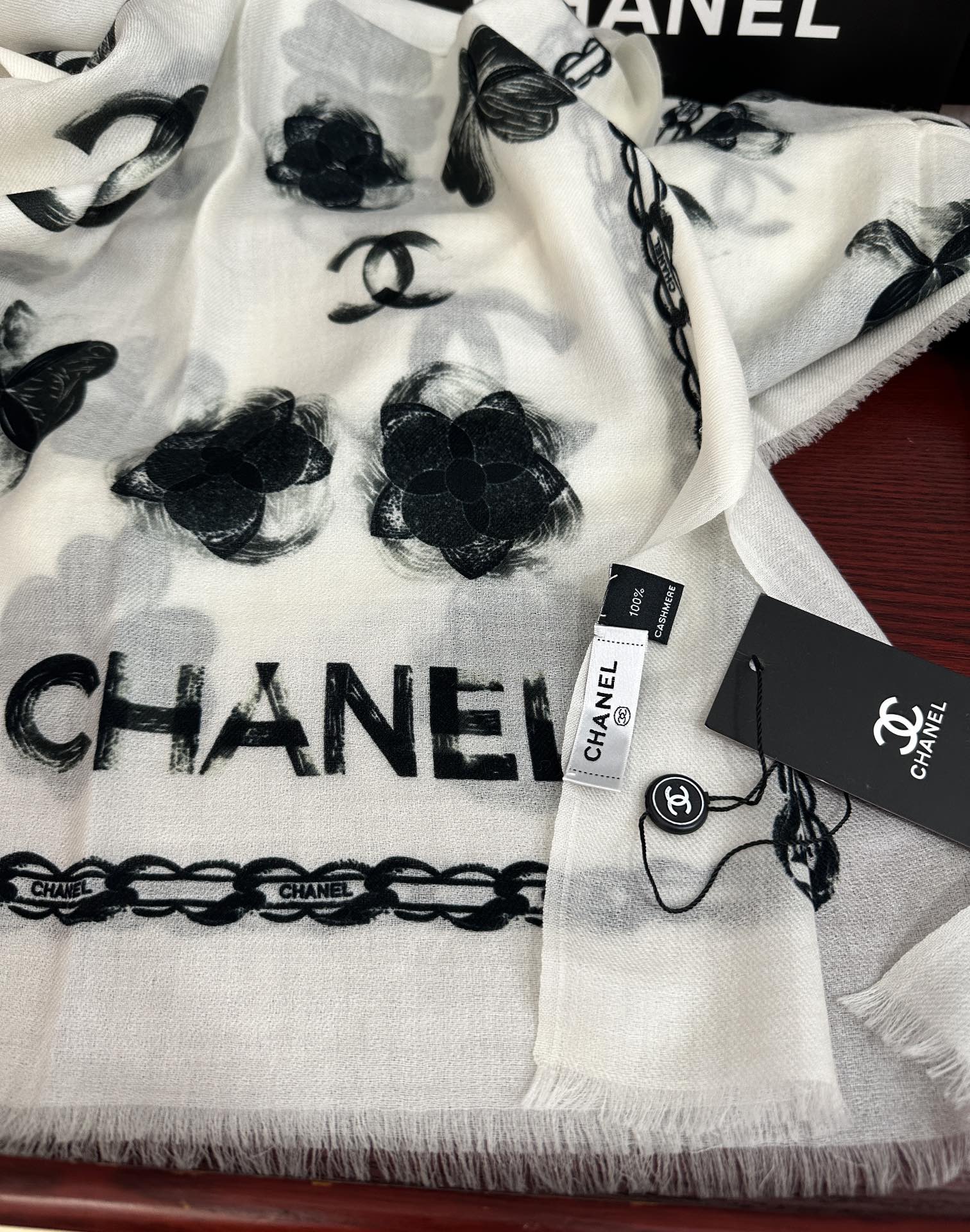 ❤️香奈儿 2025经典茶花优雅Coco风礼物~气质到骨子里色香奶奶新一季的面料超高级，真心超级柔软，丝