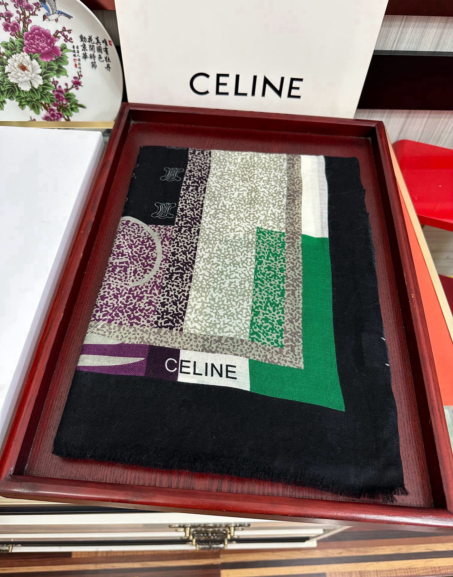 。 2010赛林 ZG最新款 顶级设计太美了，真心赞👍😘💍实物真心美 🎀披肩配以印花💓💃🏻无论设计喷绘都