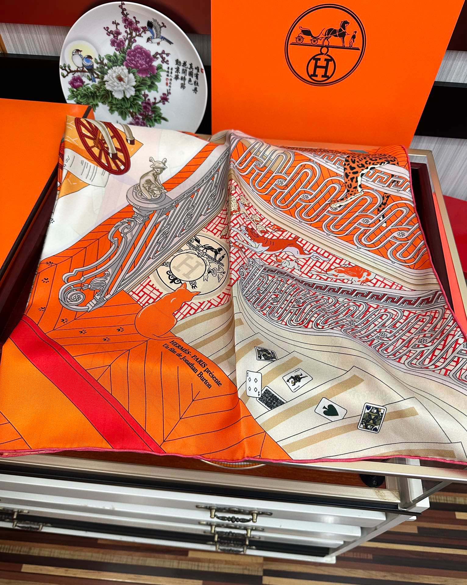 。高品质2025HERMES 【24号之谜】太阳精致卷边嘴唇太美了品质感很显好得意好搭到上瘾的丝巾色带着