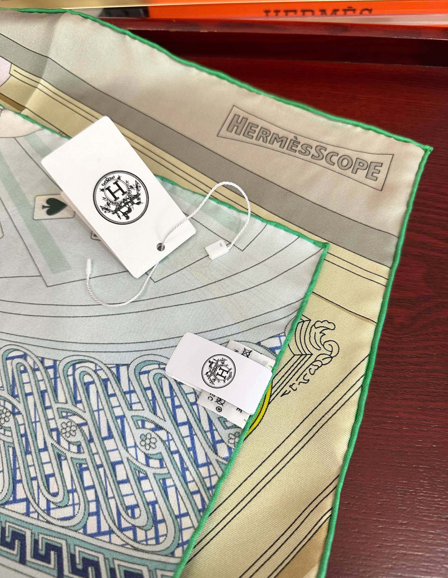 。高品质2025HERMES 【24号之谜】太阳精致卷边嘴唇太美了品质感很显好得意好搭到上瘾的丝巾色带着