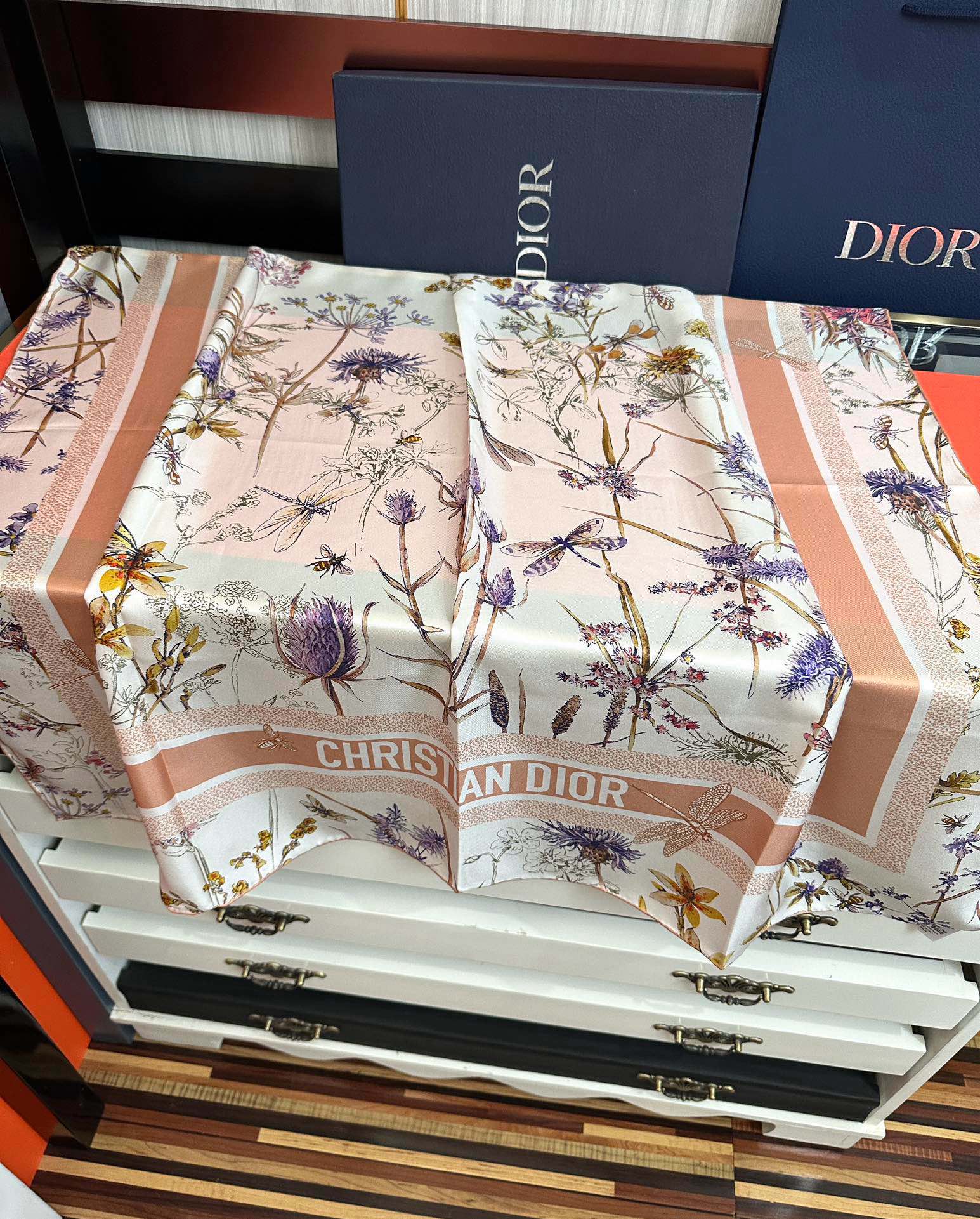 。高版本 迪奥 太美了 2025春夏季新款，太美了玫瑰买到都说好👍下手一定要快高端 大爱❤️女人尤物 货