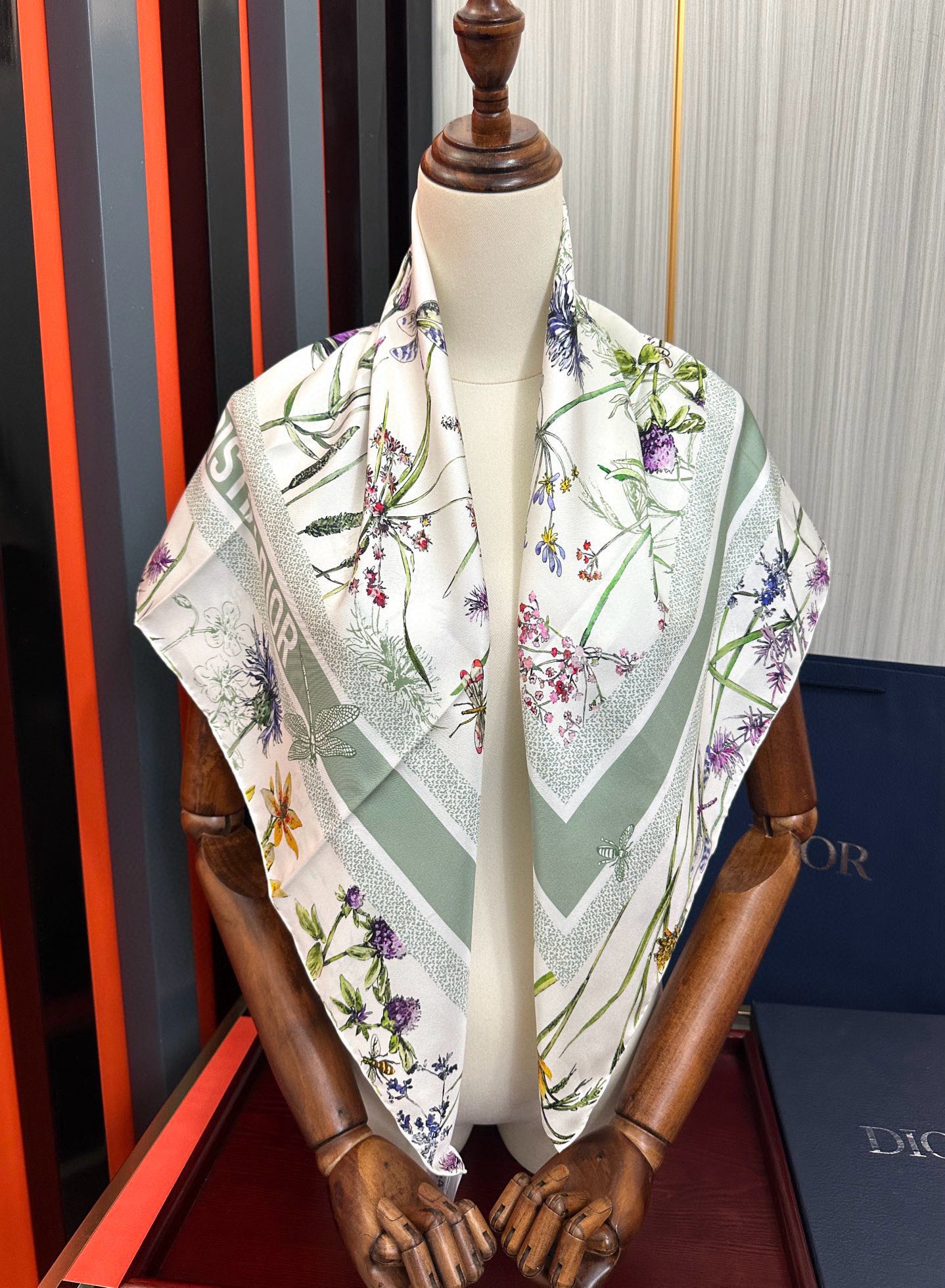 。高版本 迪奥 太美了 2025春夏季新款，太美了玫瑰买到都说好👍下手一定要快高端 大爱❤️女人尤物 货