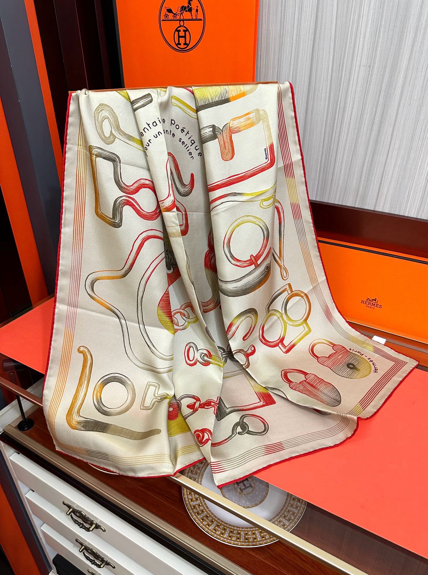 。高品质2025爱马仕最新款 官网同步 太阳精致卷边嘴唇太美了品质感很显好得意好搭到上瘾的丝巾色带着不显