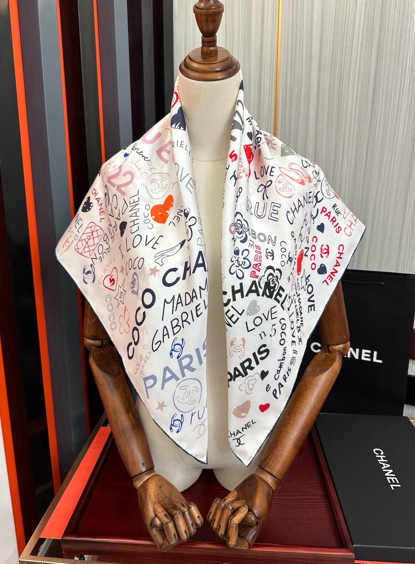  。香奈儿【18mm双面同色】浪漫爱情重磅推荐色真的超级爱的款式❤️Love,真情永在得意一条印有cha