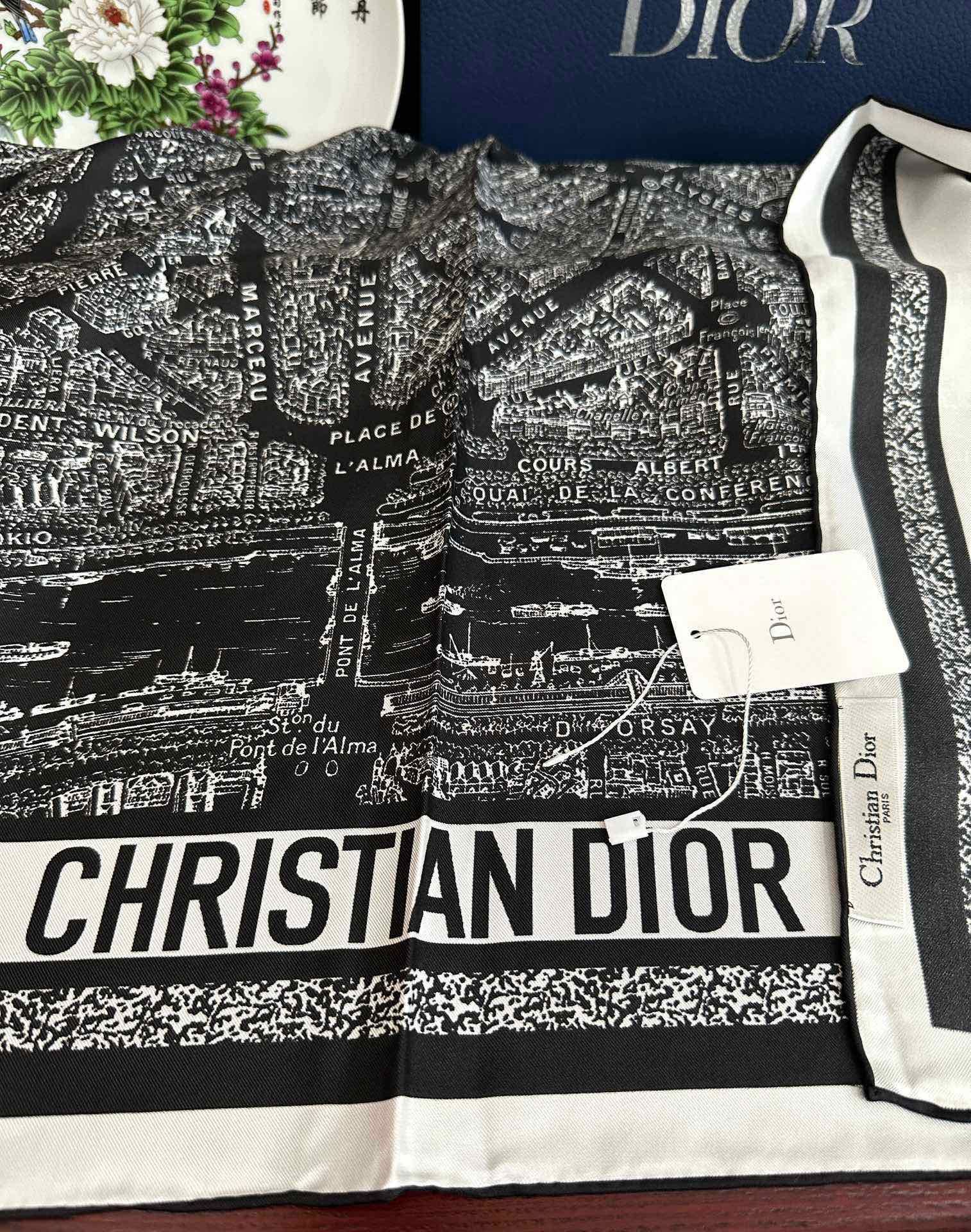 。新款 迪奥2025春夏季新款，【巴黎地图】太美了玫瑰买到都说好👍下手一定要快高端 大爱❤️女人尤物 货