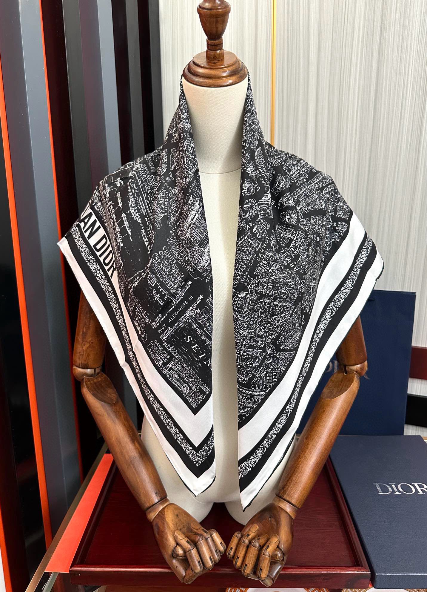 。新款 迪奥2025春夏季新款，【巴黎地图】太美了玫瑰买到都说好👍下手一定要快高端 大爱❤️女人尤物 货