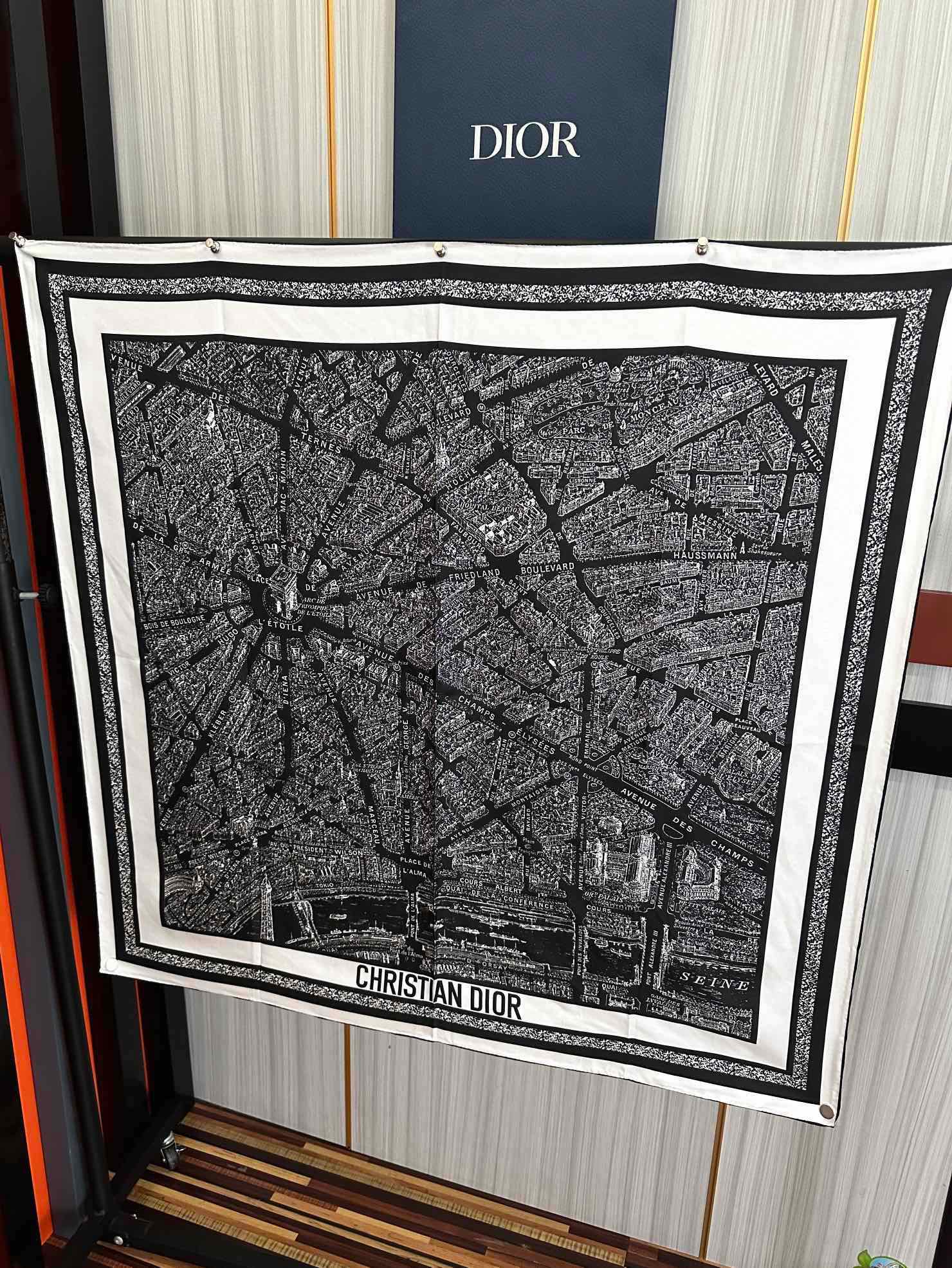 。新款 迪奥2025春夏季新款，【巴黎地图】太美了玫瑰买到都说好👍下手一定要快高端 大爱❤️女人尤物 货