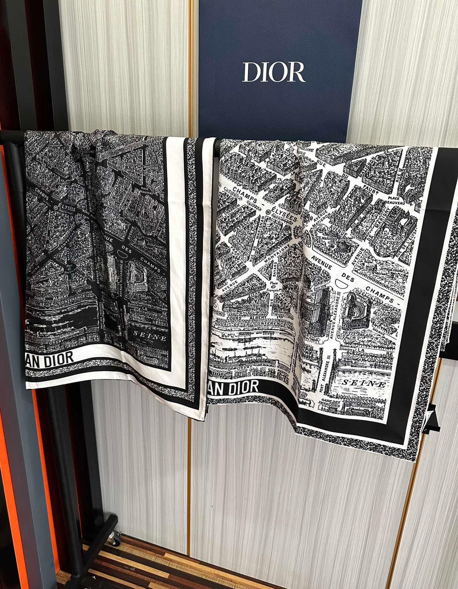 。新款 迪奥2025春夏季新款，【巴黎地图】太美了玫瑰买到都说好👍下手一定要快高端 大爱❤️女人尤物 货
