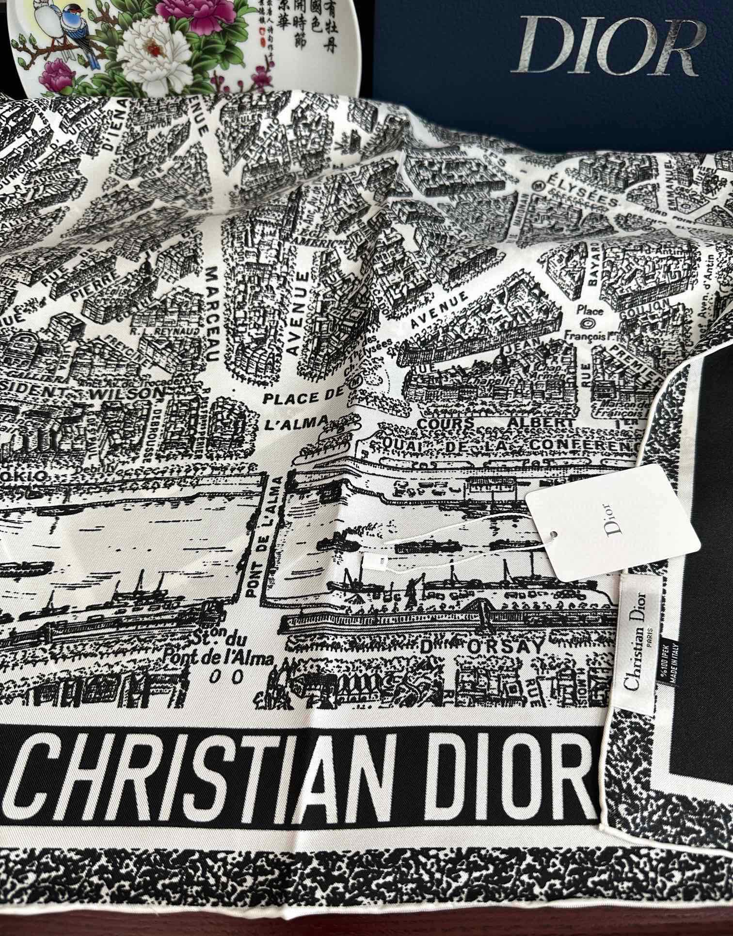 。新款 迪奥2025春夏季新款，【巴黎地图】太美了玫瑰买到都说好👍下手一定要快高端 大爱❤️女人尤物 货