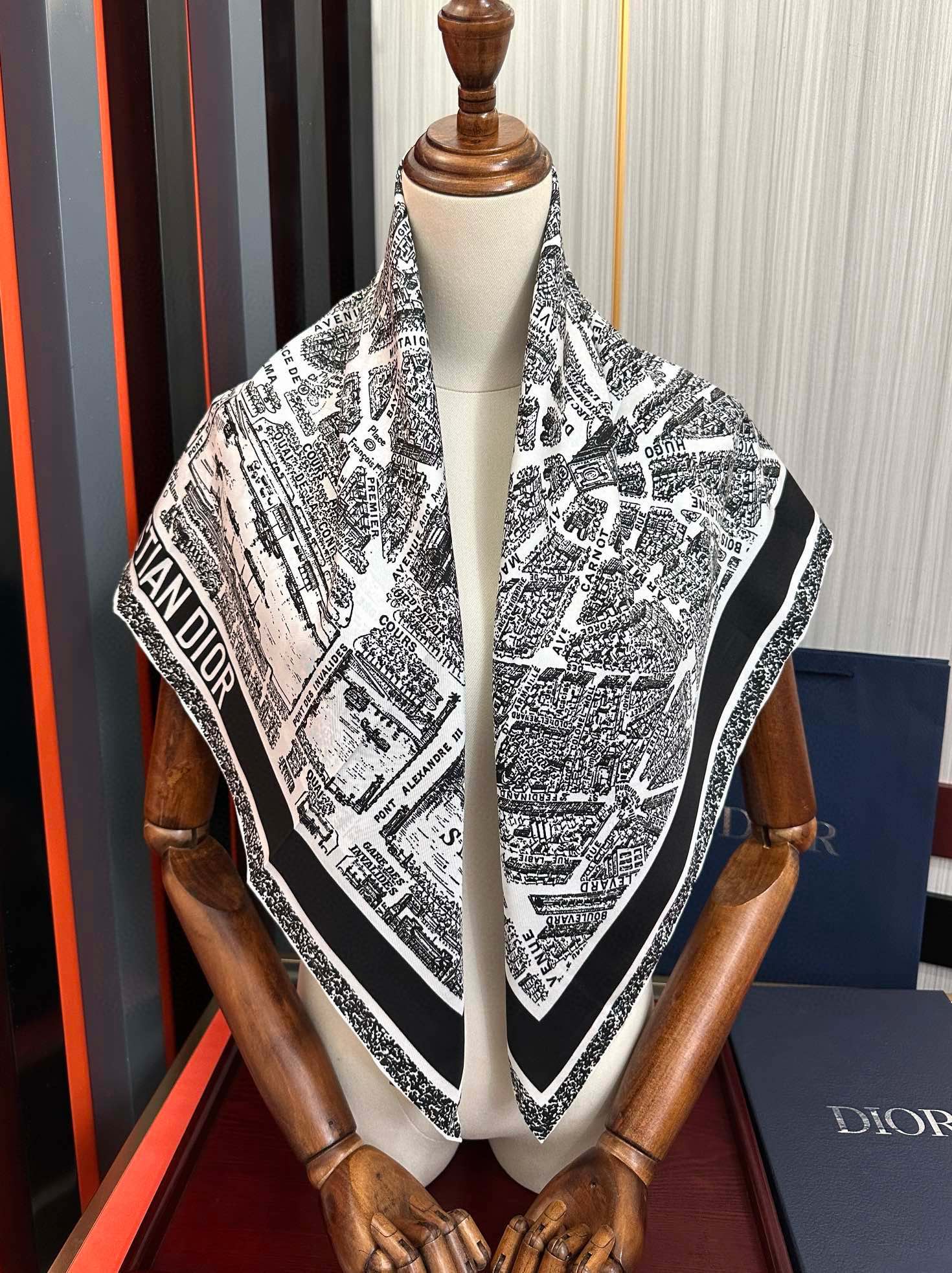 。新款 迪奥2025春夏季新款，【巴黎地图】太美了玫瑰买到都说好👍下手一定要快高端 大爱❤️女人尤物 货