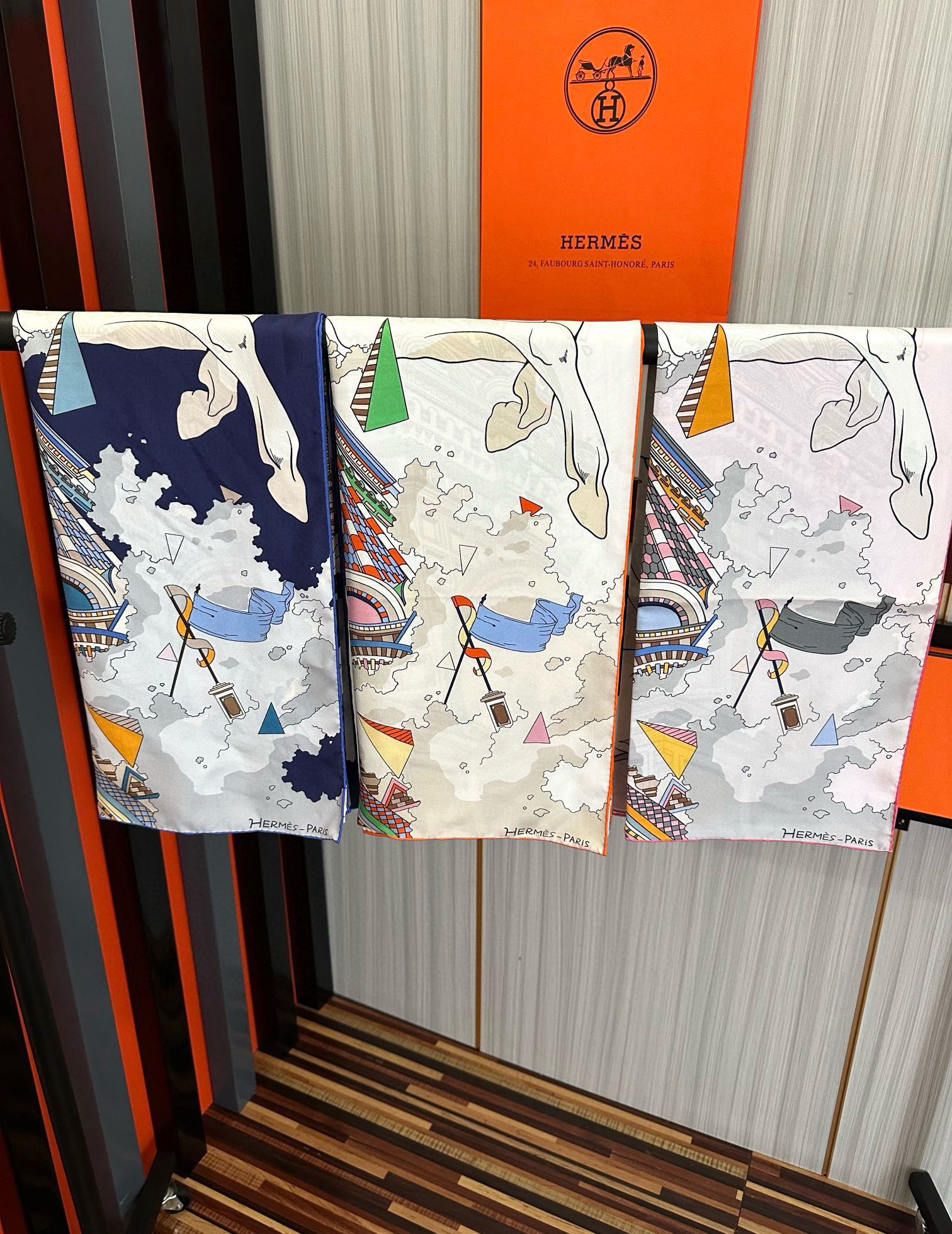 。高品质 爱马仕 2025新款太美了【骏马奔腾】精致手工卷边，买到都说好👍下手一定要快高端 大爱❤️女人