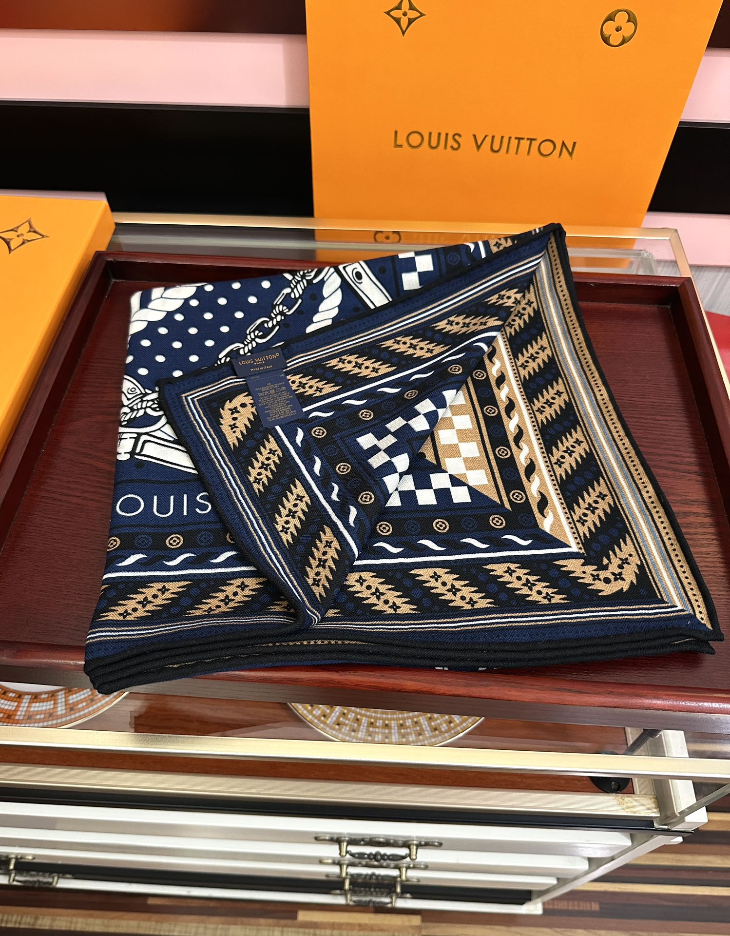 高品质 上新❤️LV 【双面同色】经典优雅礼物~气质到骨子里色新一季的面料超高级，真心超级柔软，丝丝顺滑