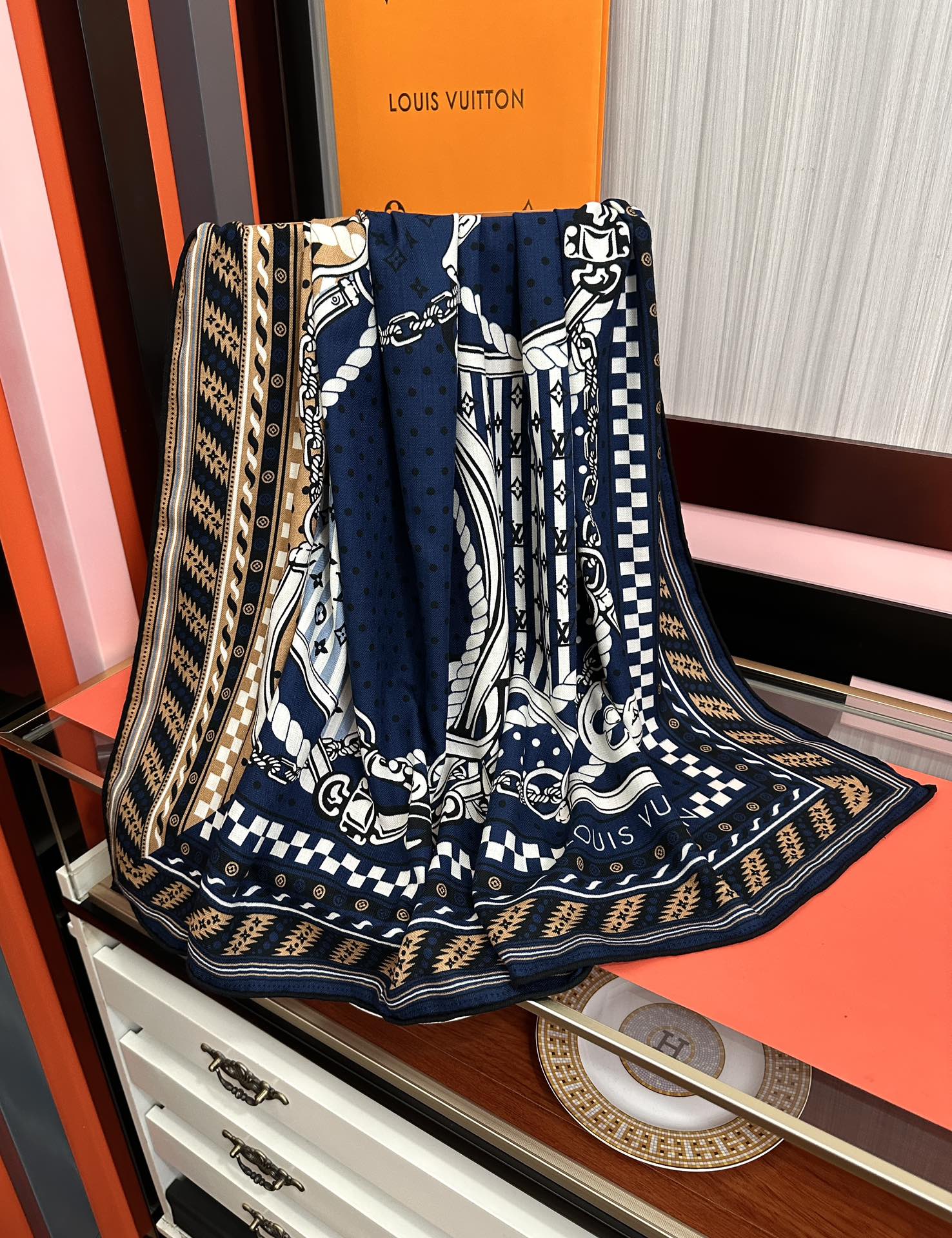 高品质 上新❤️LV 【双面同色】经典优雅礼物~气质到骨子里色新一季的面料超高级，真心超级柔软，丝丝顺滑