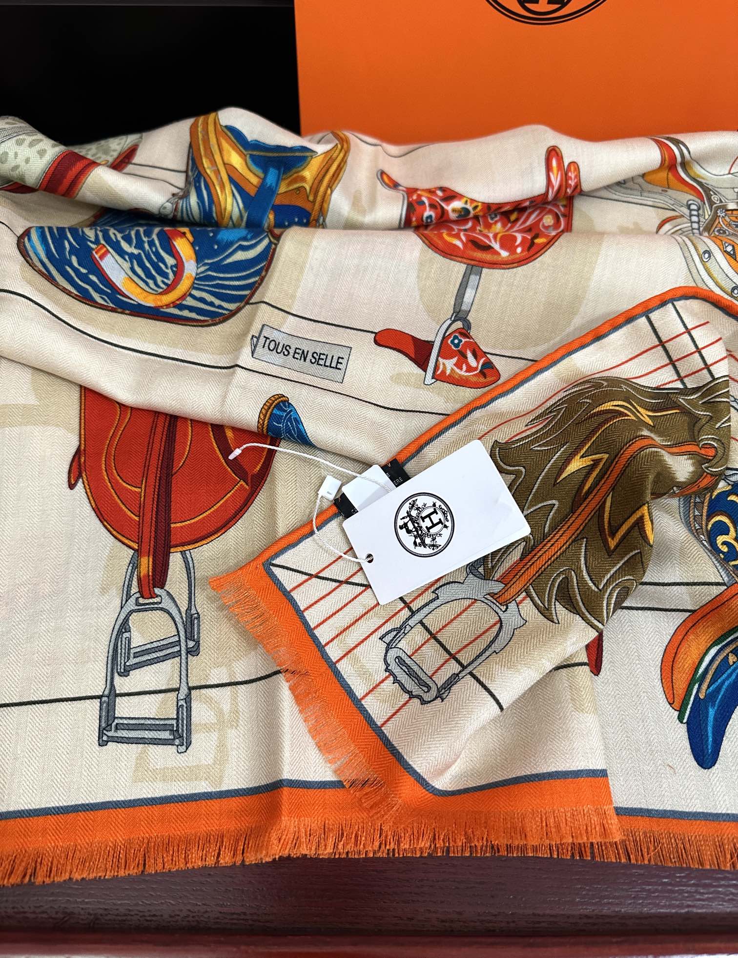 。新款 女士们必备款2025 新款爱马仕。【双面同色】太美了吃瓜下手一定要快嘴唇四季都可以用勾引真心美的