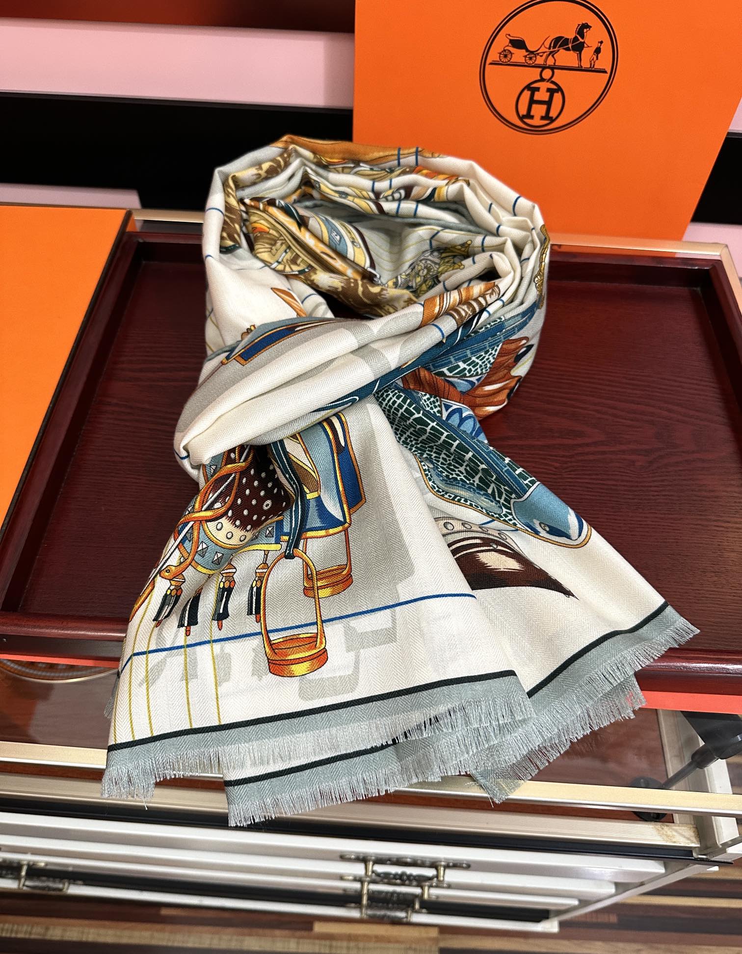 。新款 女士们必备款2025 新款爱马仕。【双面同色】太美了吃瓜下手一定要快嘴唇四季都可以用勾引真心美的