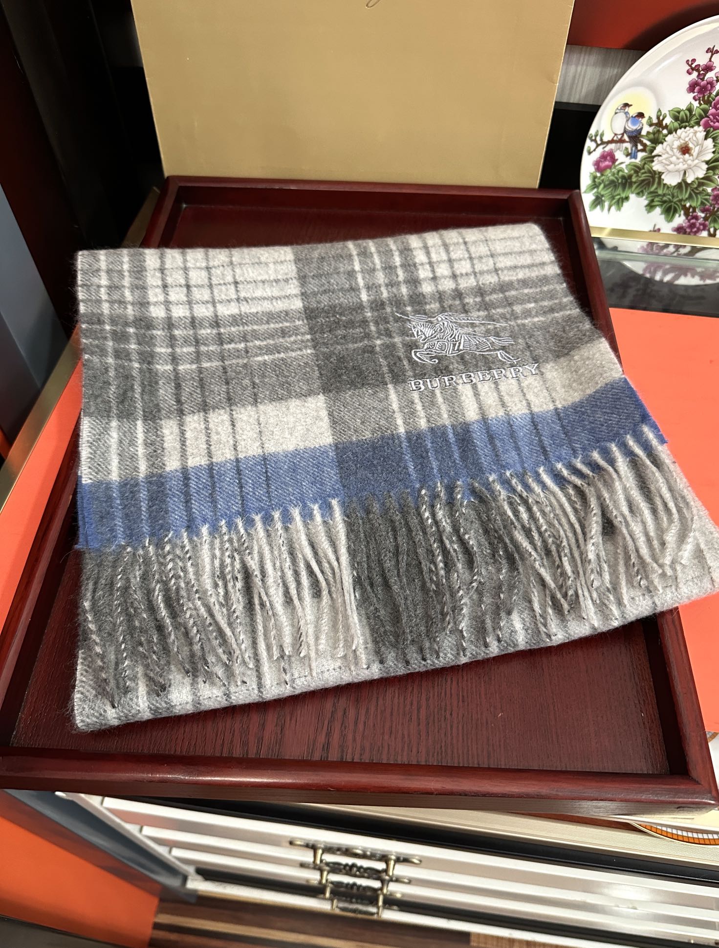 爱心   2025 新款。85%山羊绒 巴宝莉采用内蒙古顶级山羊绒，最新款男女通用情侣款👫重磅推荐💥 经