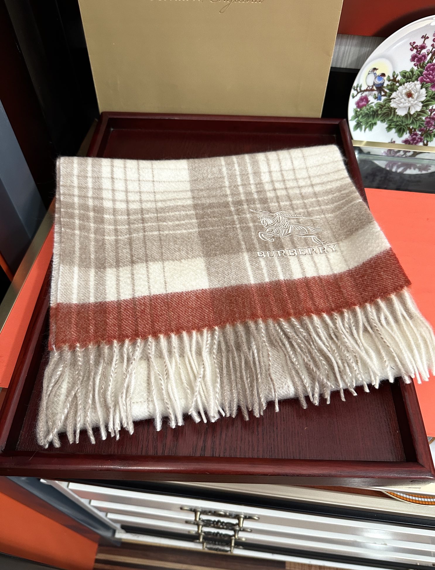 爱心   2025 新款。85%山羊绒 巴宝莉采用内蒙古顶级山羊绒，最新款男女通用情侣款👫重磅推荐💥 经