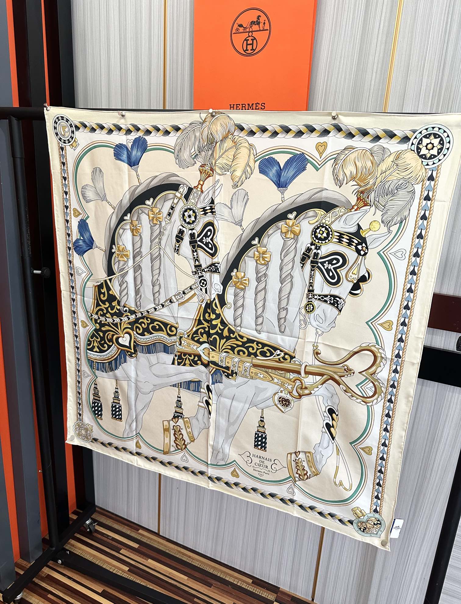 。高版本 爱马仕 2025新款【骏马奔腾】精致手工卷边，买到都说好👍下手一定要快高端 大爱❤️女人尤物 