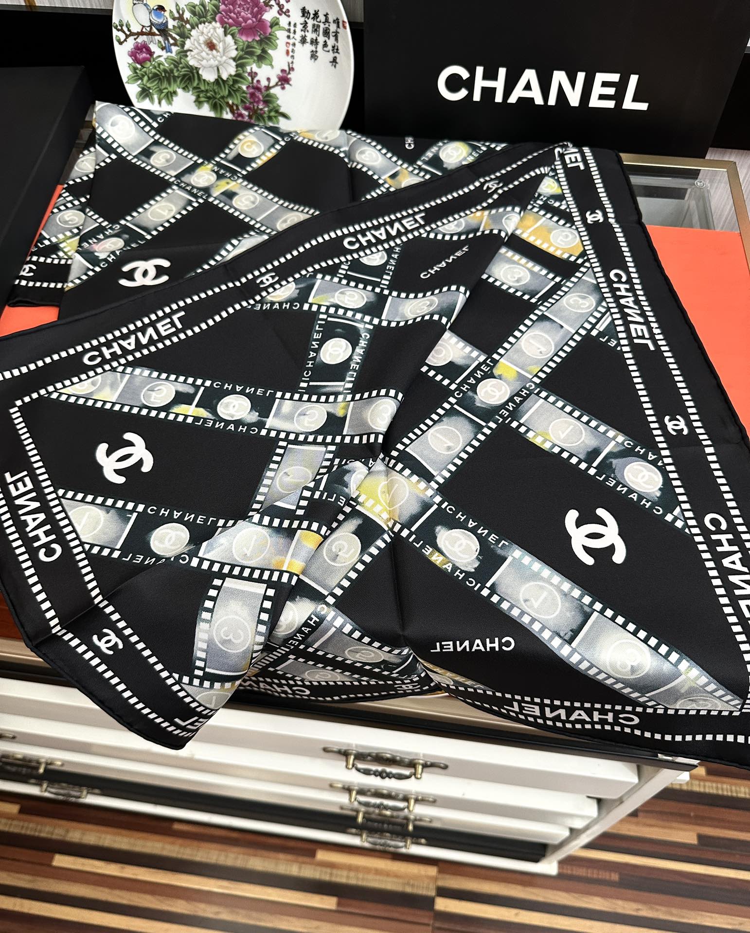  。𝐂𝐡𝐚𝐧𝐞𝐥 高品质【双面同色 电影胶卷🎞️】18姆米 原单品质庆祝今年第一款一眼心动的系列玫瑰突破