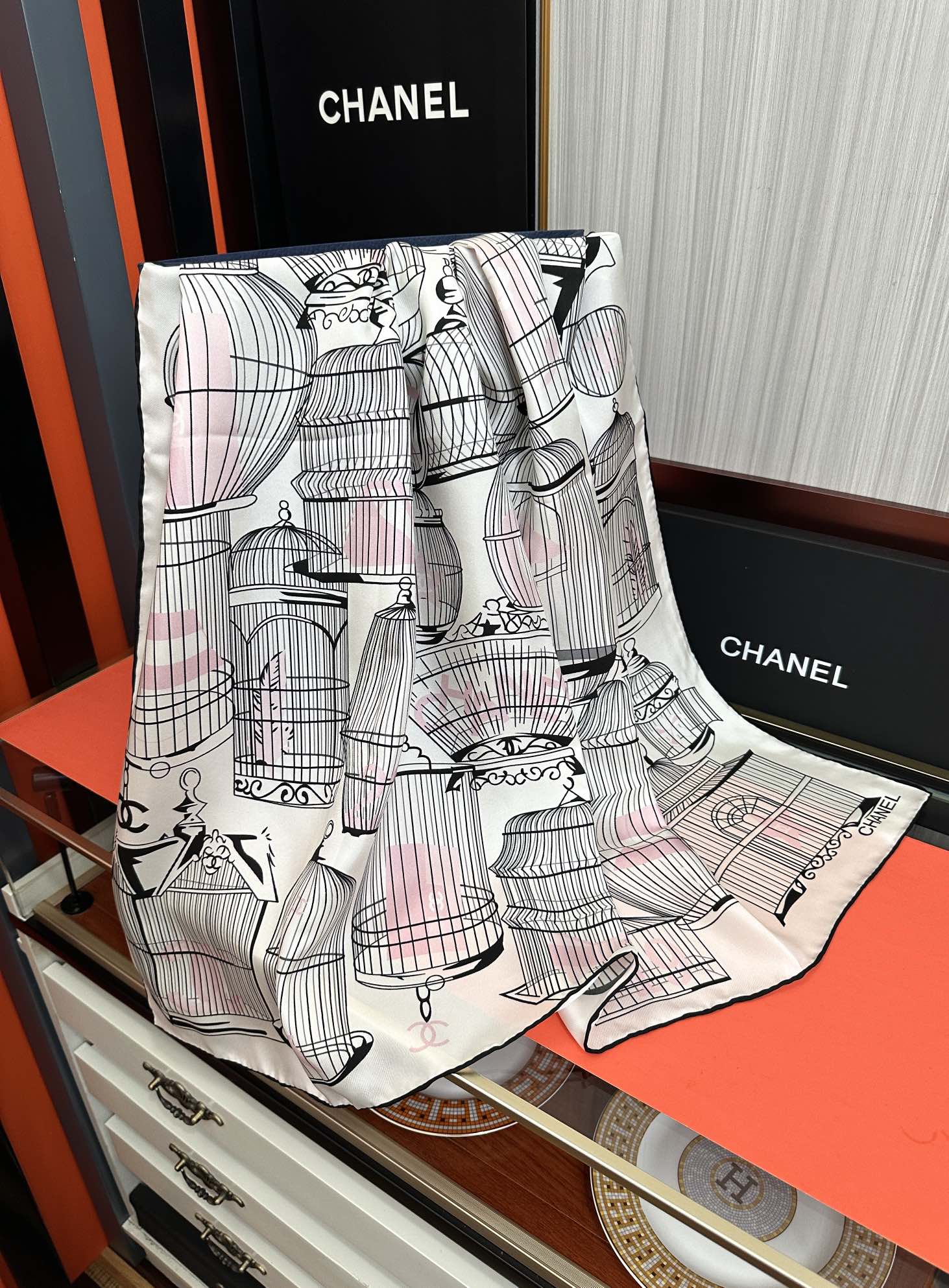 。2010最新款 香奈儿 顶级设计师 又一新款出货了庆祝靓女们必备款色太美了玫瑰上身效果非常美得意各种图