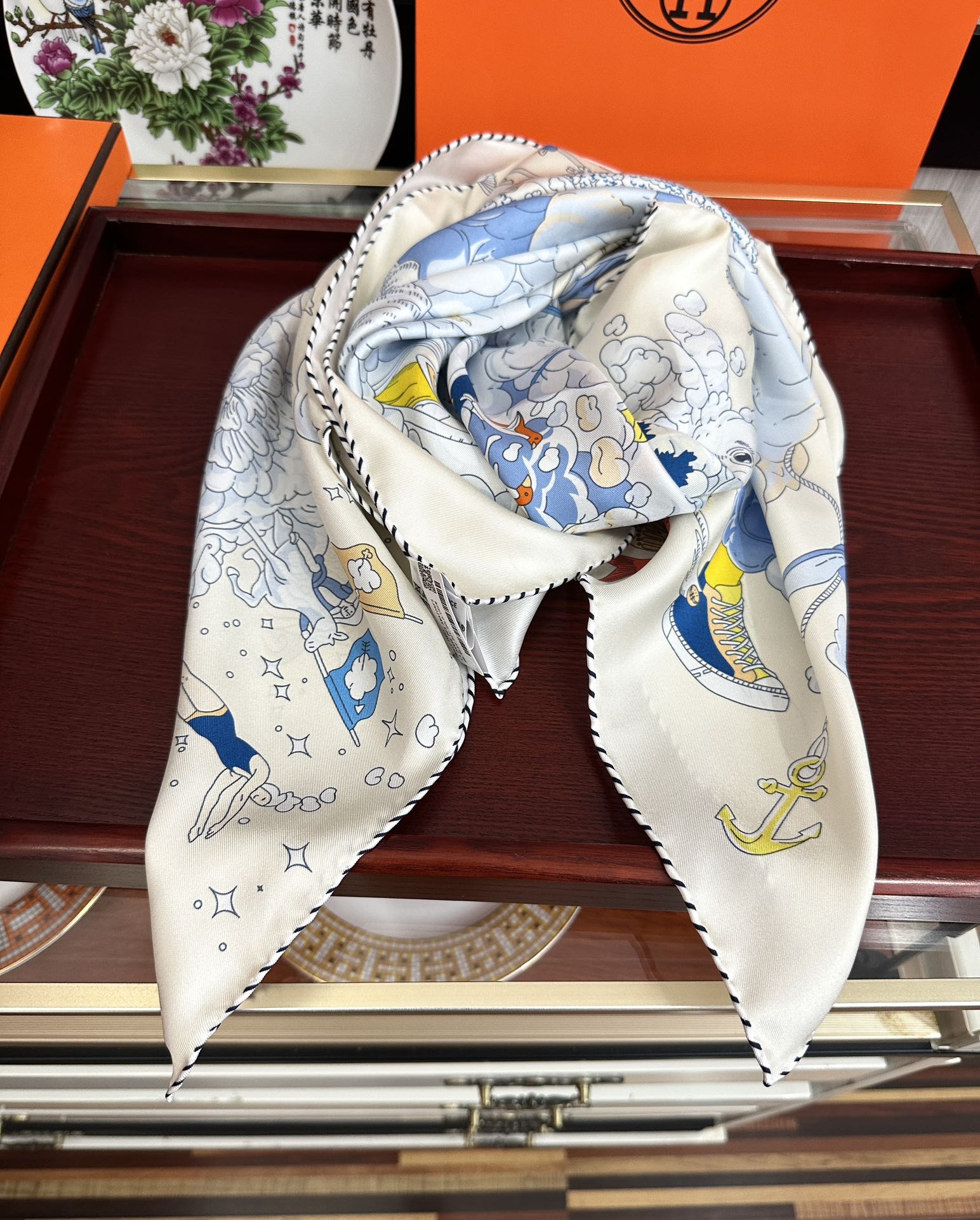  高版本2025𝐇𝐞𝐫𝐦𝐞𝐬 。《我的云间万象》设计犹如梦幻的邀约庆祝这条丝巾充满了童趣發富有想象👍带你