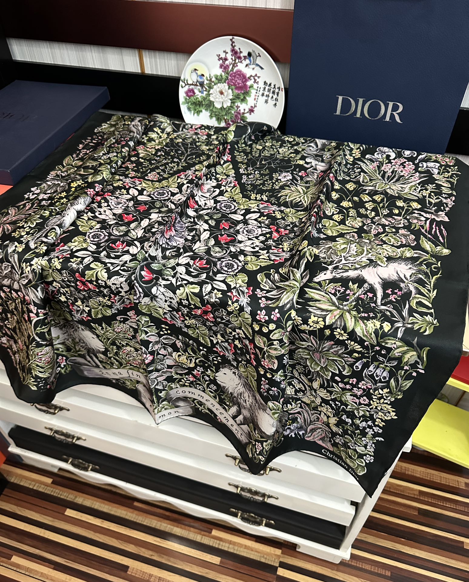 。新款 迪奥 官网同步 【花卉系列】太美了 2025春夏季新款，太美了玫瑰买到都说好👍下手一定要快高端 