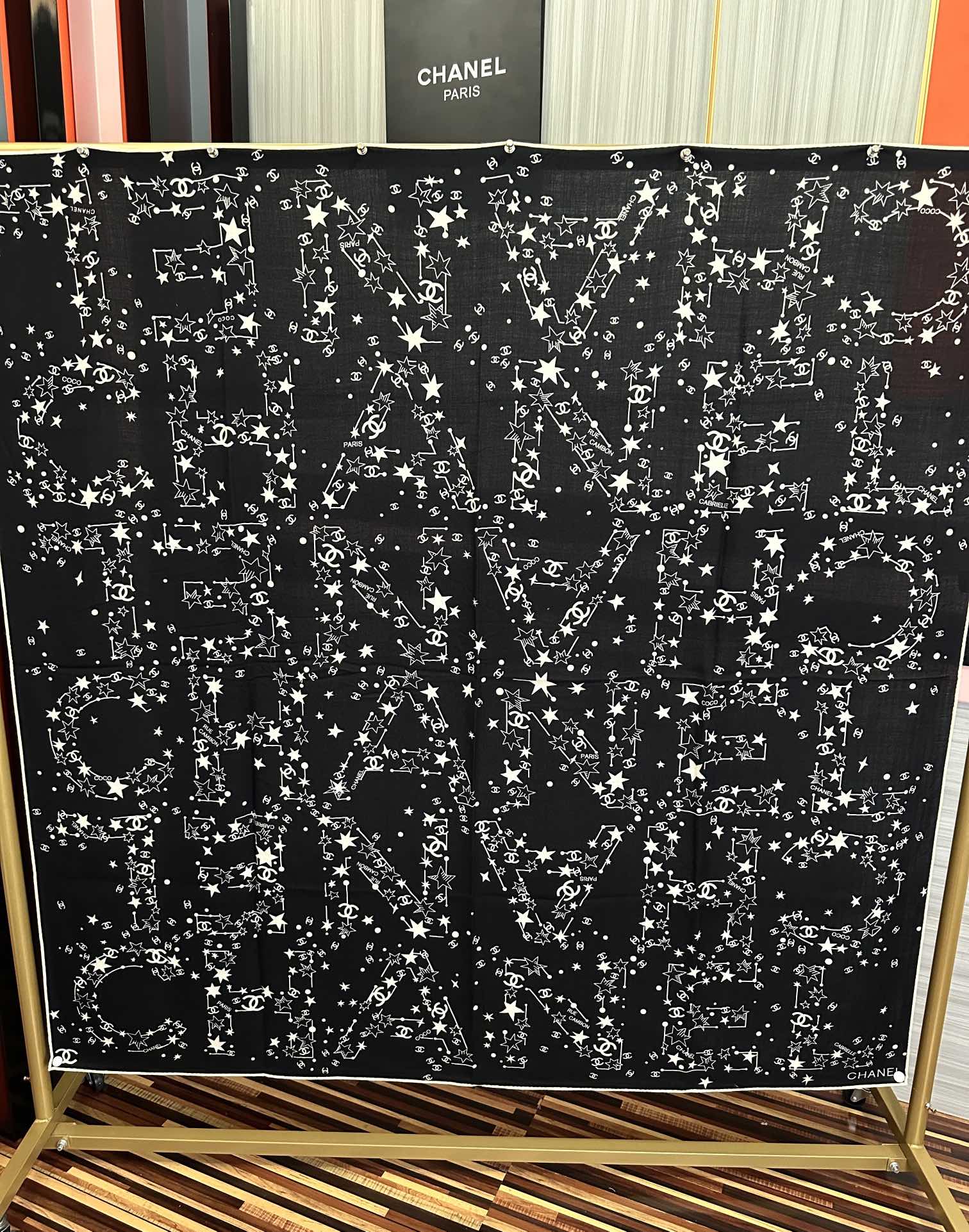 新款❤️2025 香奈儿 星星✨涂鸦 官网同步  【双面同色】發经典设计优雅风礼物~气质到骨子里色香奶奶