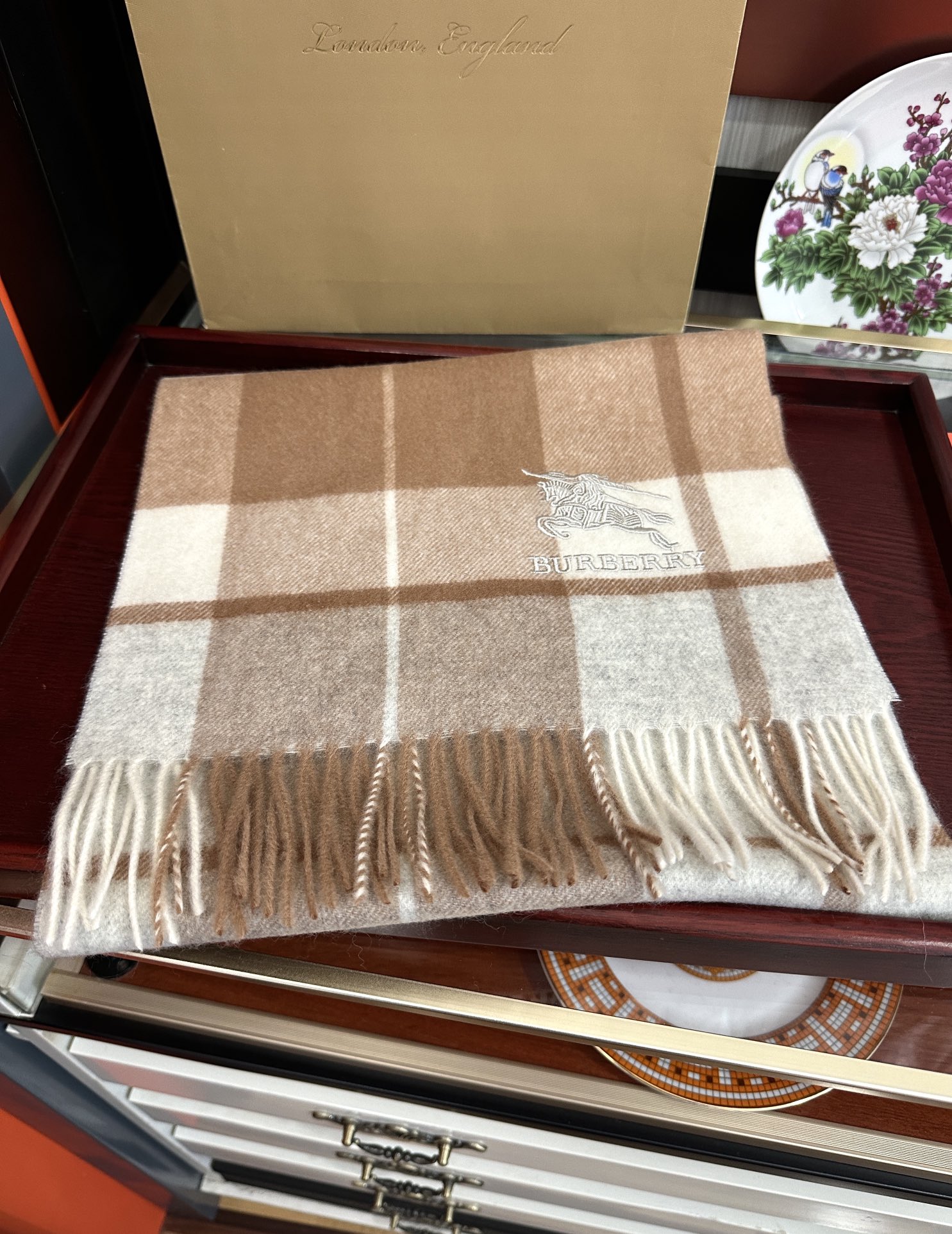 。85%山羊绒  2025 巴宝莉【刺绣战马】采用内蒙古顶级山羊绒 最新款男女通用情侣款👫重磅推荐💥 经