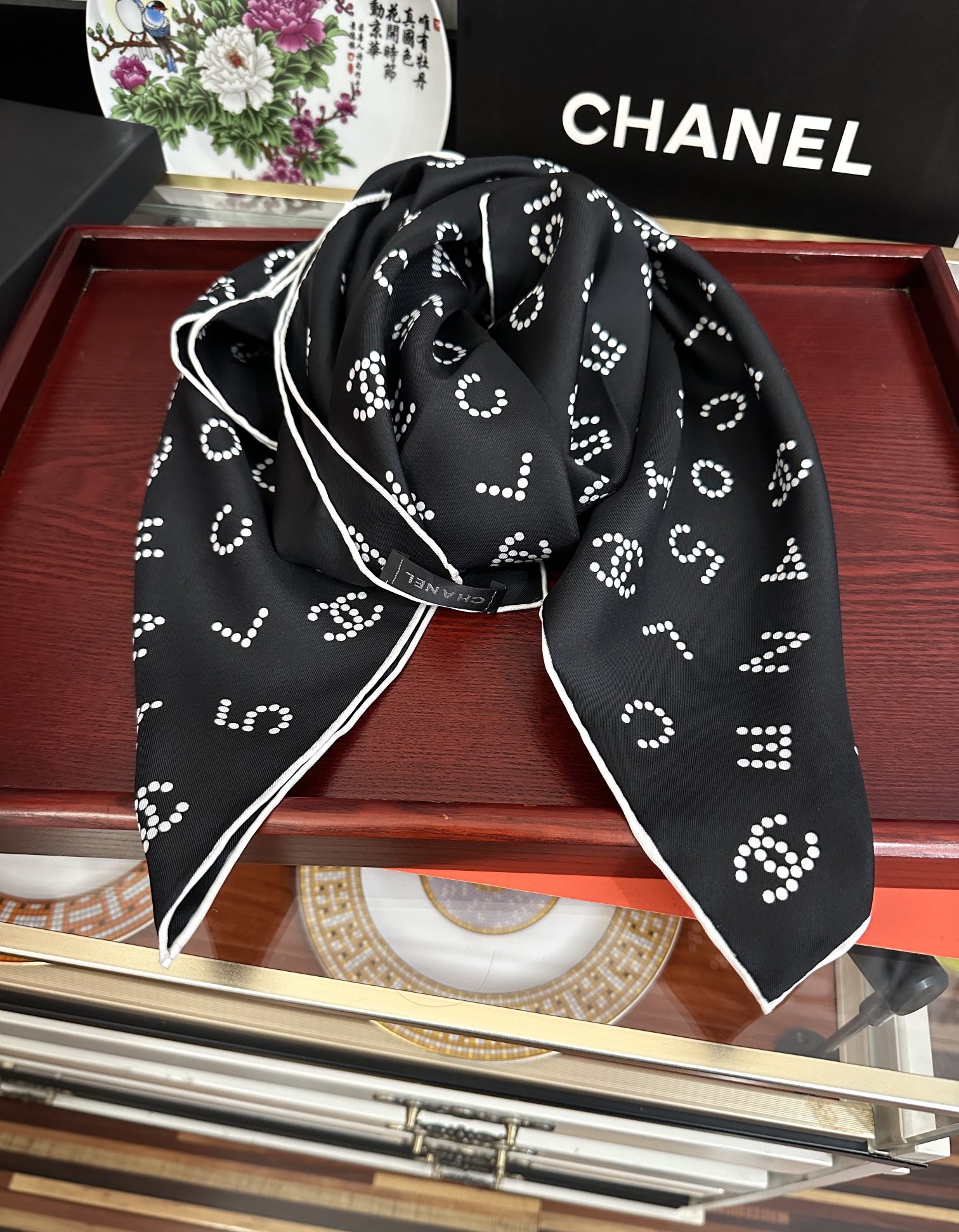 。 2010香奈儿 官网同步【双面同色 18姆米】 高版本👍香奶奶永远都是比较经典發一条印有字母Logo