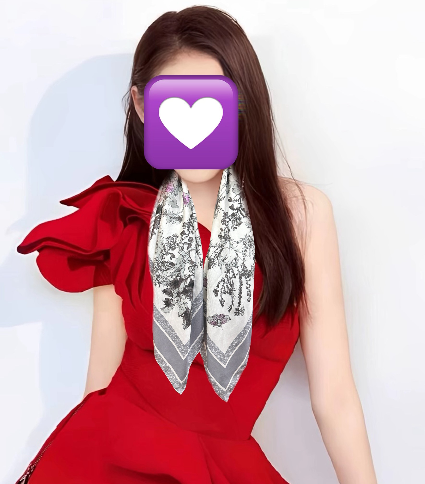  。高版本Dior Chardons 图案印花玫瑰展示象征着保护、韧性和自由的苏格兰国花得意采用白色和蓝