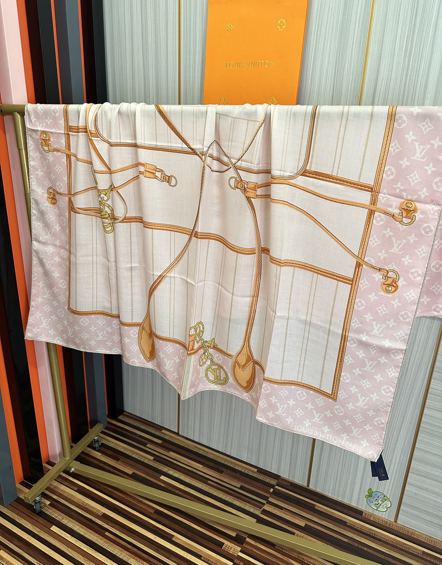 新款❤️LV  2025【双面同色】经典优雅礼物~气质到骨子里色新一季的面料超高级，真心超级柔软，丝丝顺