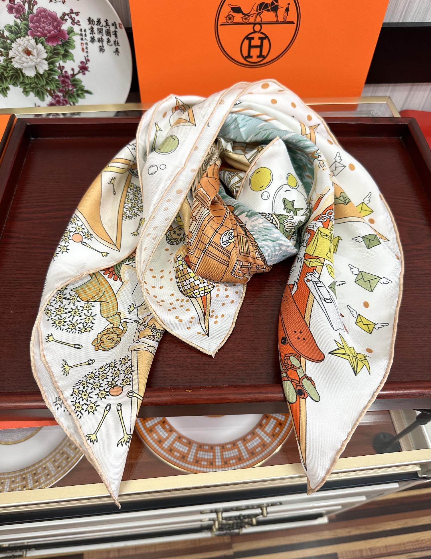 上新2025 。HERMES 重磅庆祝【爱马仕旗舰】方巾嘴唇精简时髦，品质感很显好得意好搭到上瘾的丝巾色