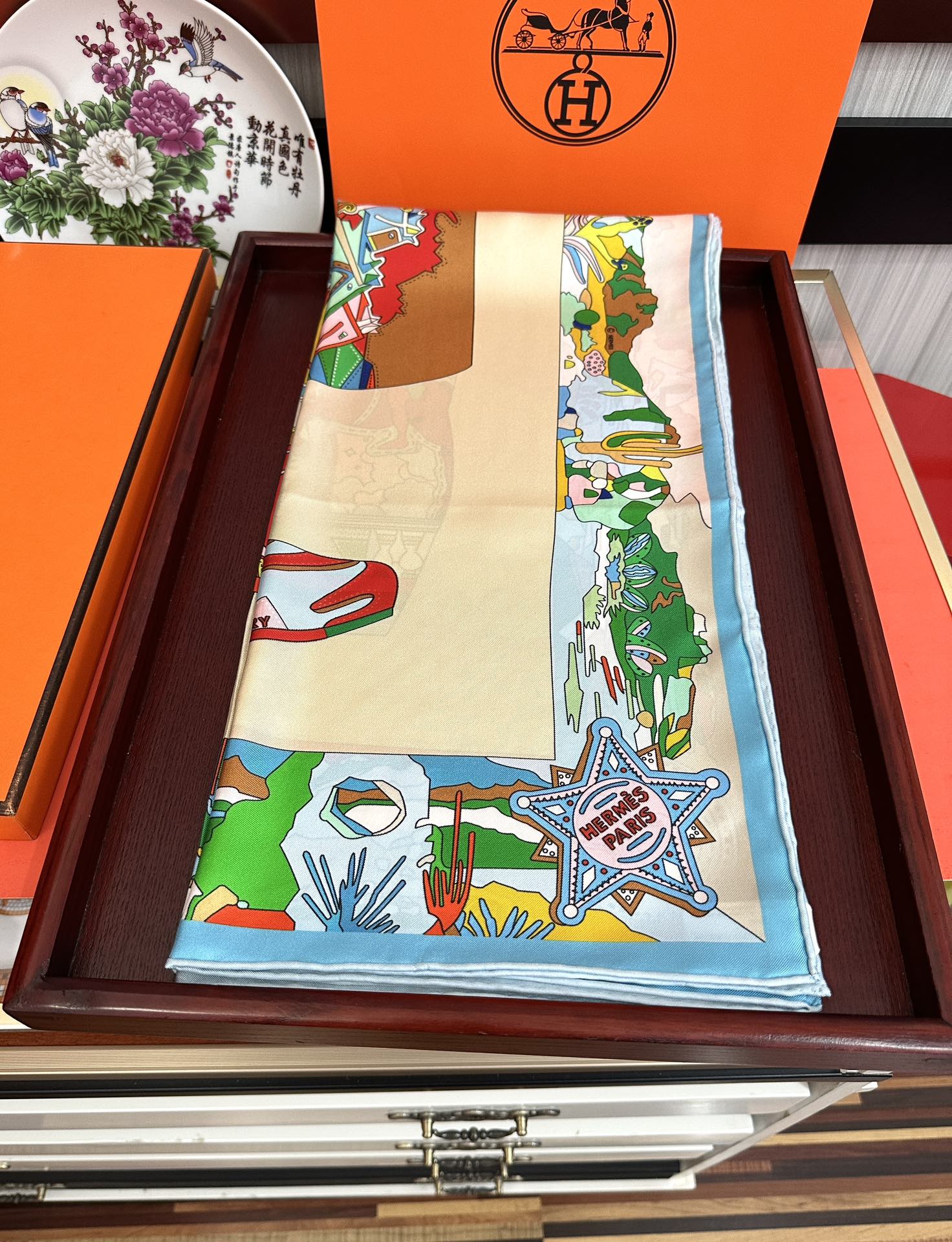 高版本2025 。HERMES 重磅庆祝女士小姐姐们必备款方巾嘴唇精简时髦，太美了發品质感很显好得意好搭