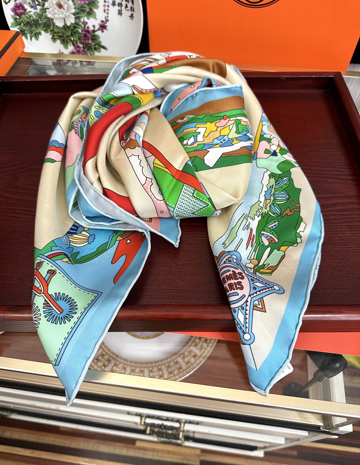 高版本2025 。HERMES 重磅庆祝女士小姐姐们必备款方巾嘴唇精简时髦，太美了發品质感很显好得意好搭