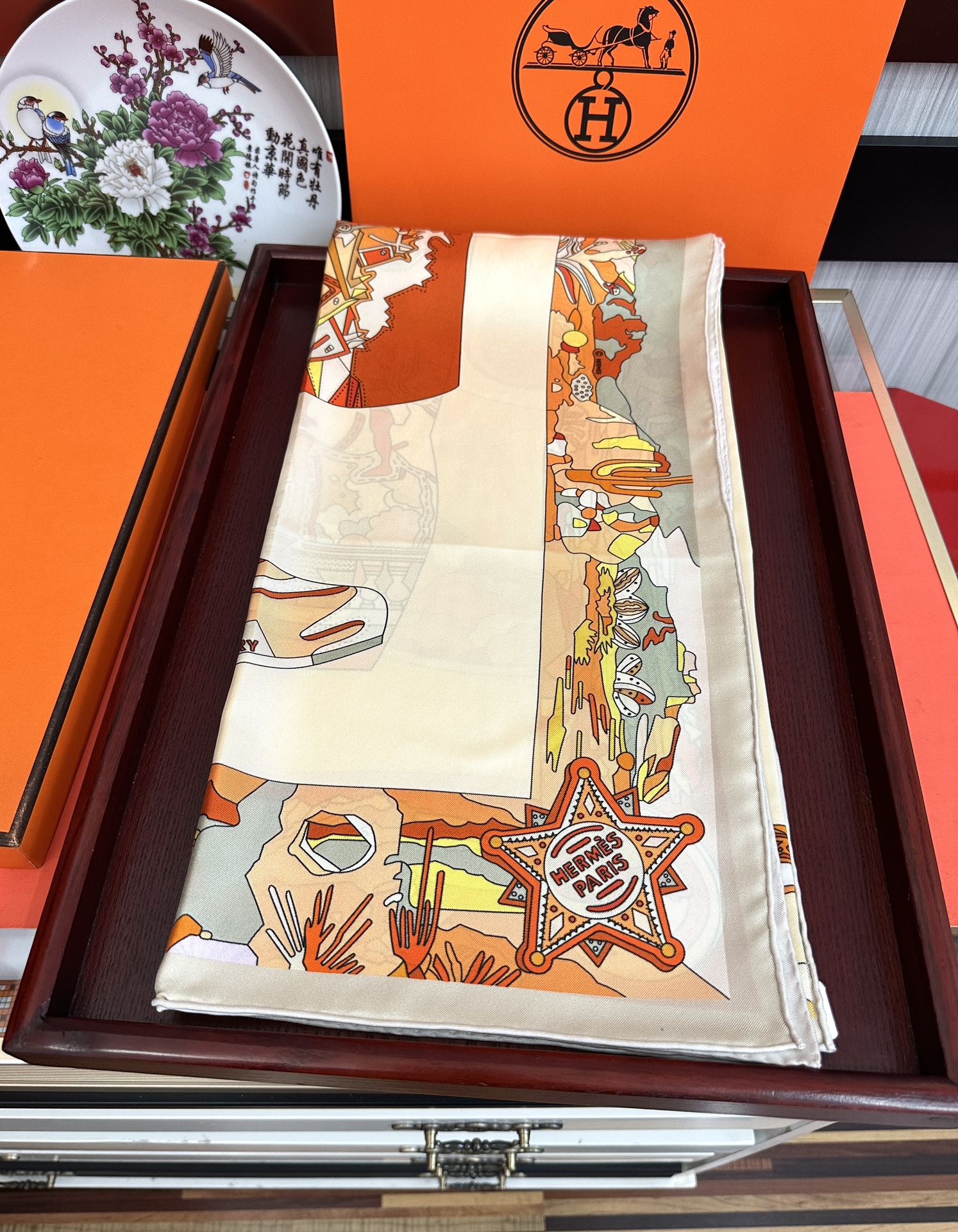 高版本2025 。HERMES 重磅庆祝女士小姐姐们必备款方巾嘴唇精简时髦，太美了發品质感很显好得意好搭