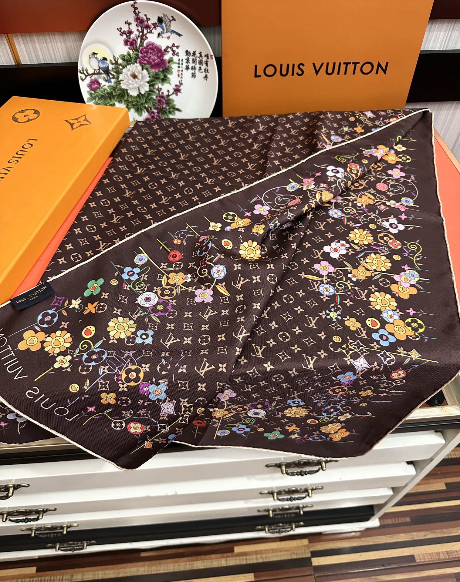 。高版本LV官网同步【双面同色】庆祝2025最新款“L家”通过别致的经典色彩向原创设计致敬太阳作品未经重