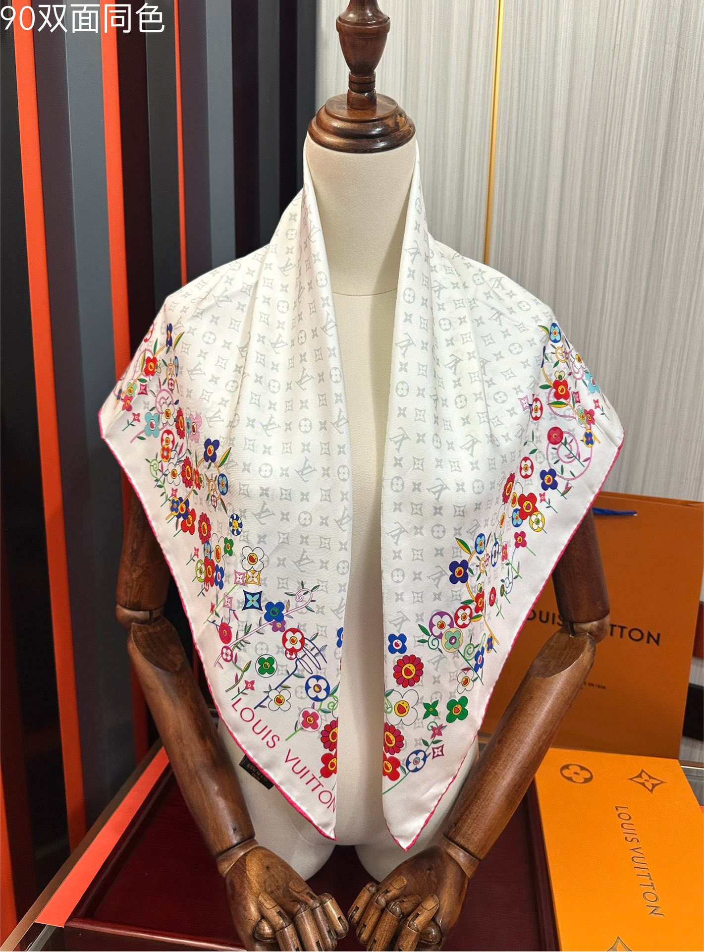 。高版本LV官网同步【双面同色】庆祝2025最新款“L家”通过别致的经典色彩向原创设计致敬太阳作品未经重