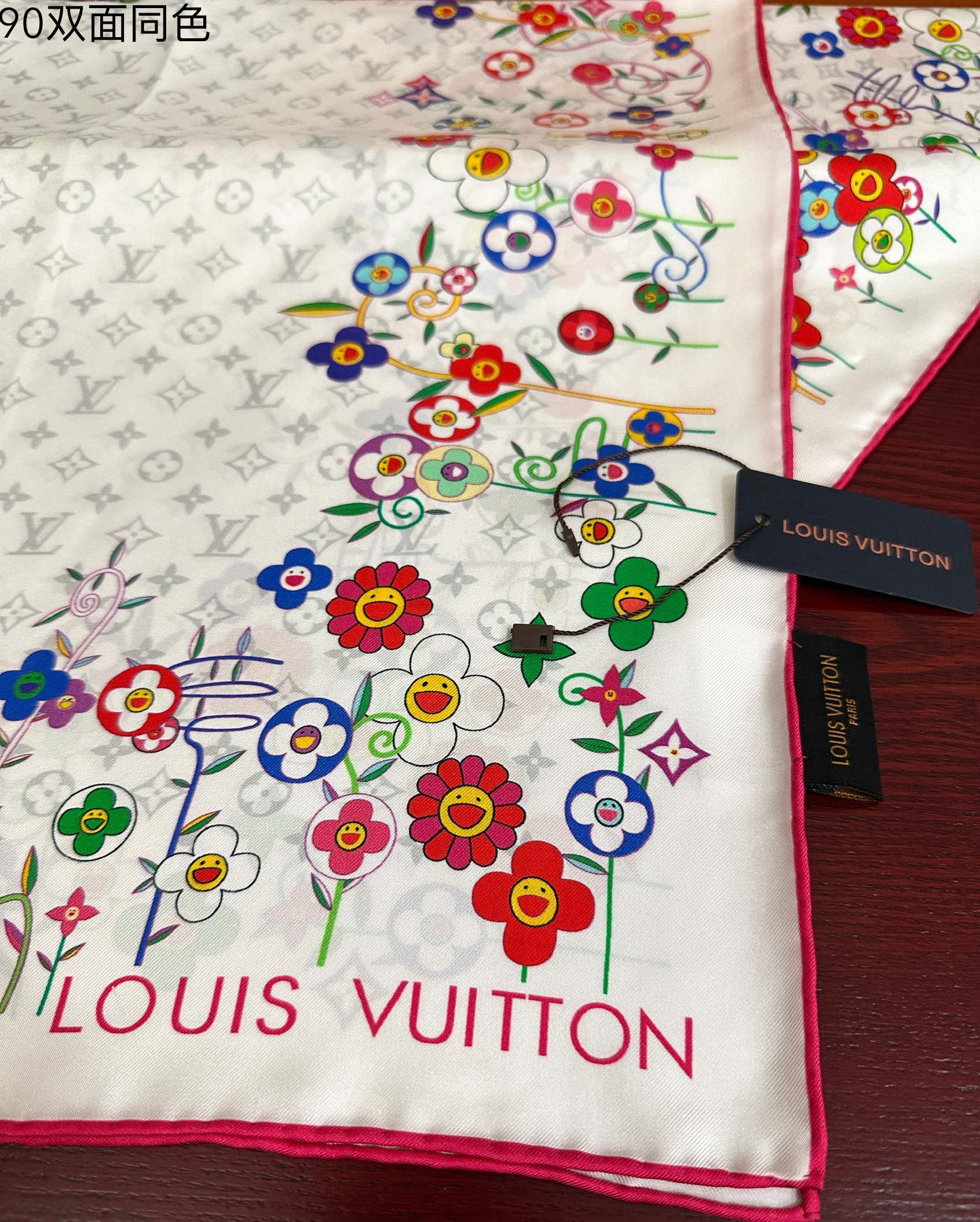 。高版本LV官网同步【双面同色】庆祝2025最新款“L家”通过别致的经典色彩向原创设计致敬太阳作品未经重