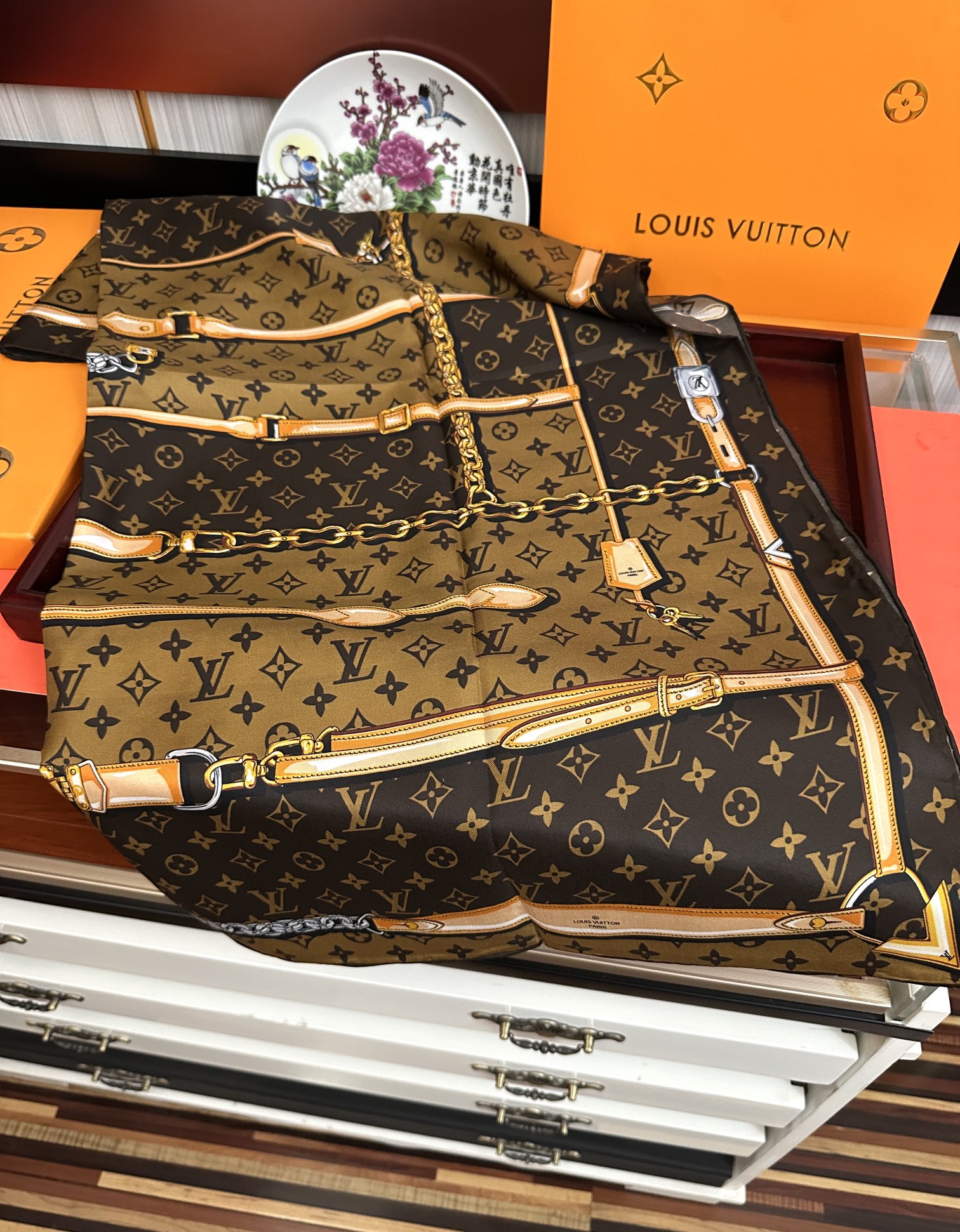 上新，L家 2025年最新款。💃💄女神及日常都非常好搭配的款😍平时穿搭也非常好搭配，整个人看起来都会神采