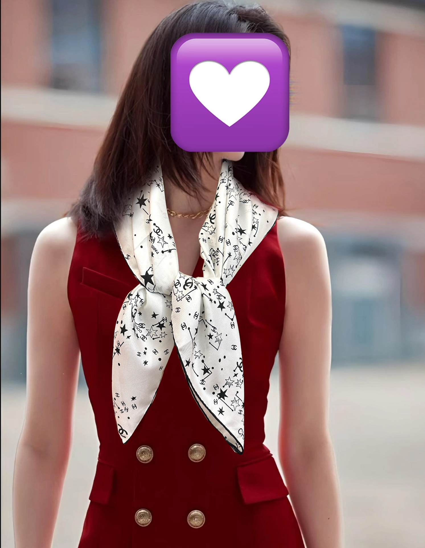 。 新款 香奈儿【涂鸦字母系列】👍香奶奶永远都是比较经典發一条印有字母Logo交织图案巧妙搭配得意简直太