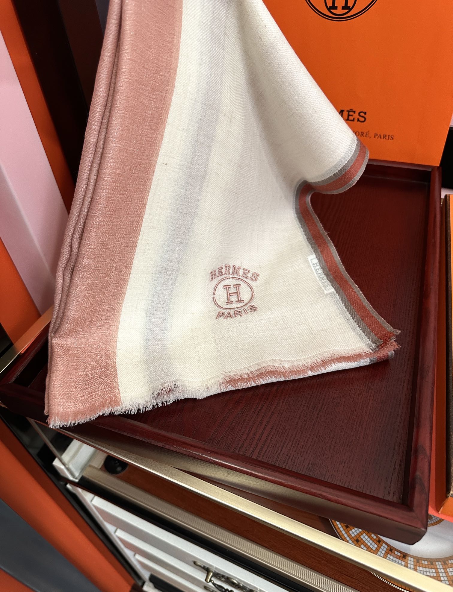 新款。2010爱马士🧣太美了庆祝万众瞩目经典版到货🎆最优质的年轻设计师推出的最新概念👓搭配调色纱染再色织