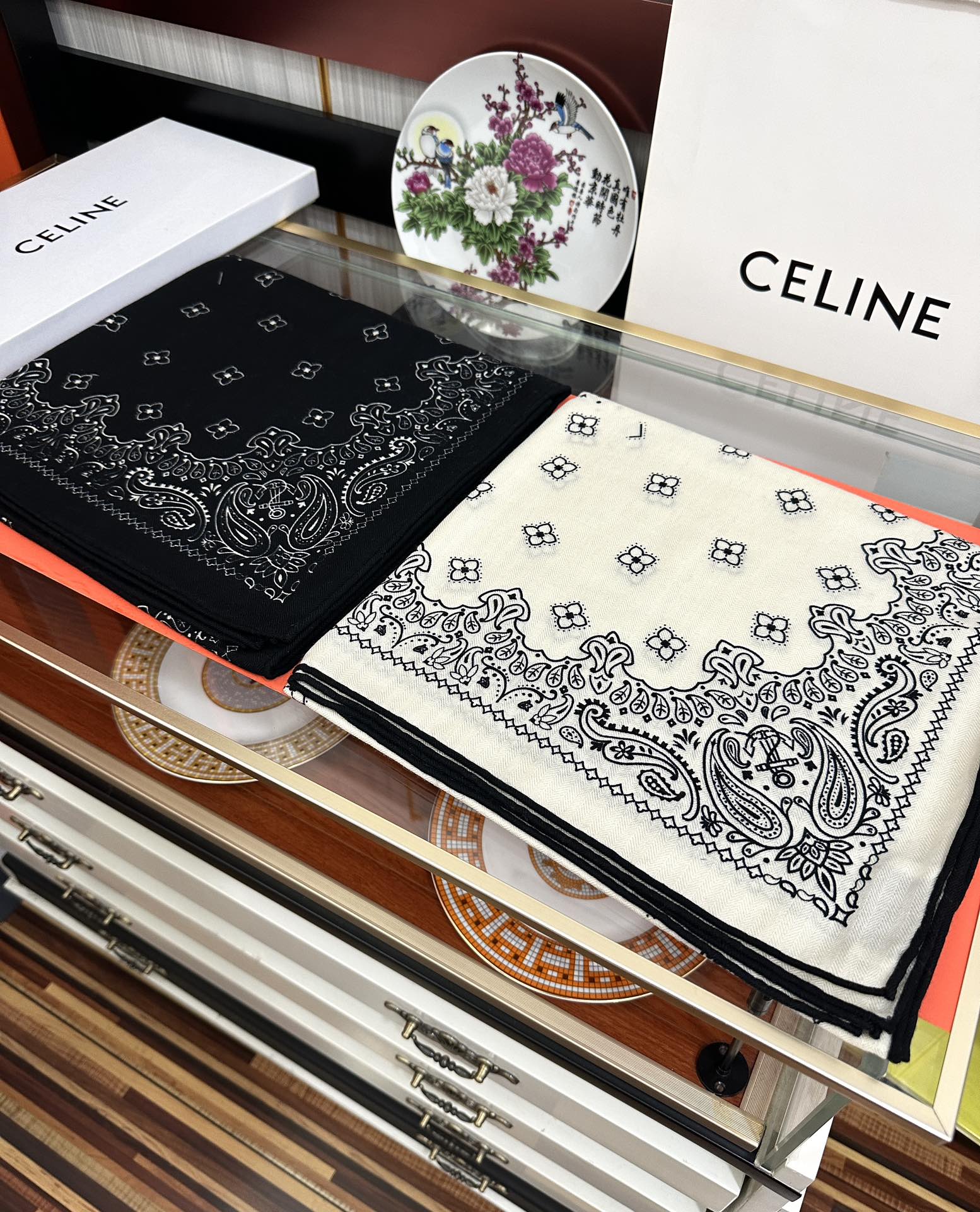 。赛琳 2025最新款【双面同色印花】吃瓜下手一定要快嘴唇四季都可以用勾引真心美的让人非常非上身效果简直