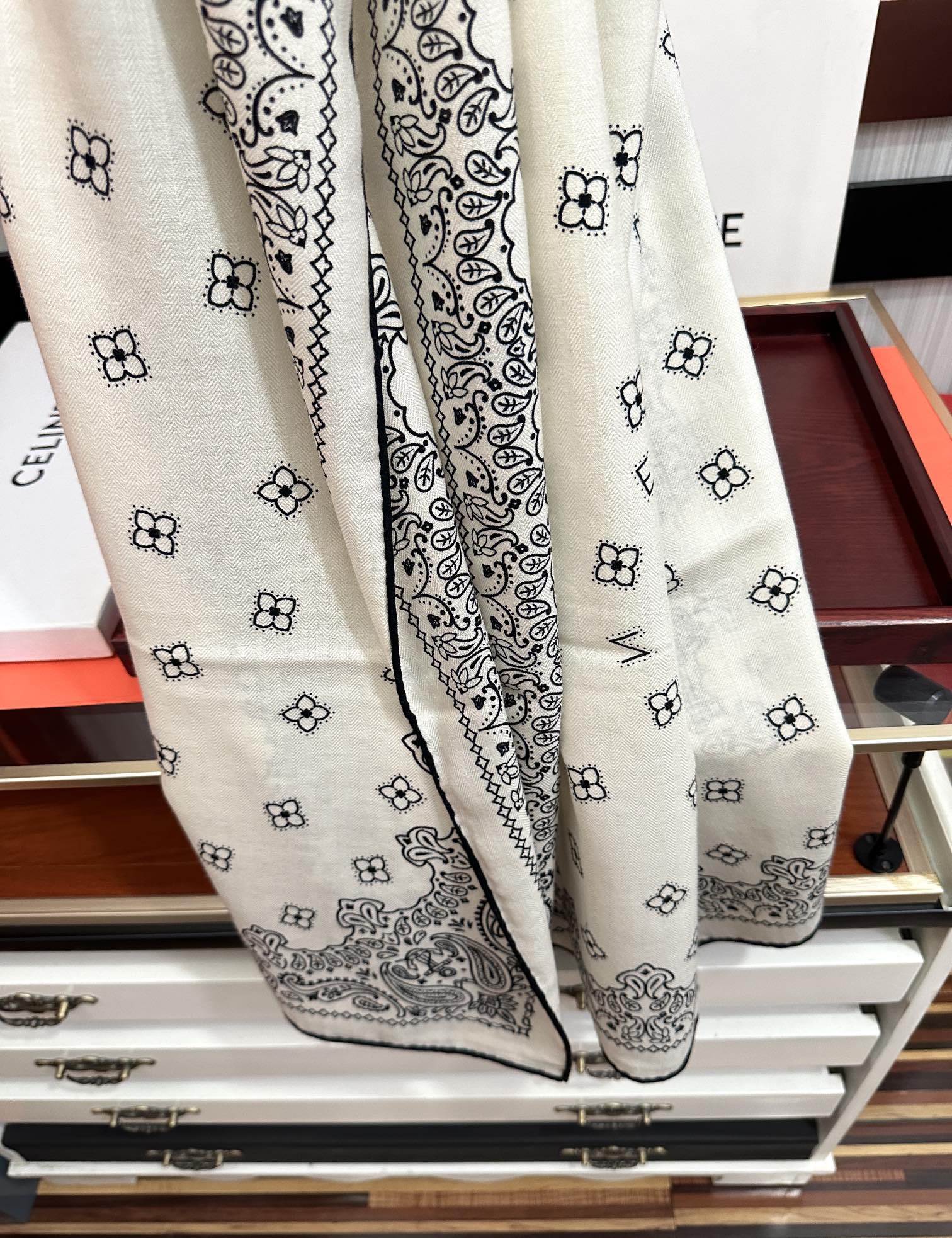 。赛琳 2025最新款【双面同色印花】吃瓜下手一定要快嘴唇四季都可以用勾引真心美的让人非常非上身效果简直