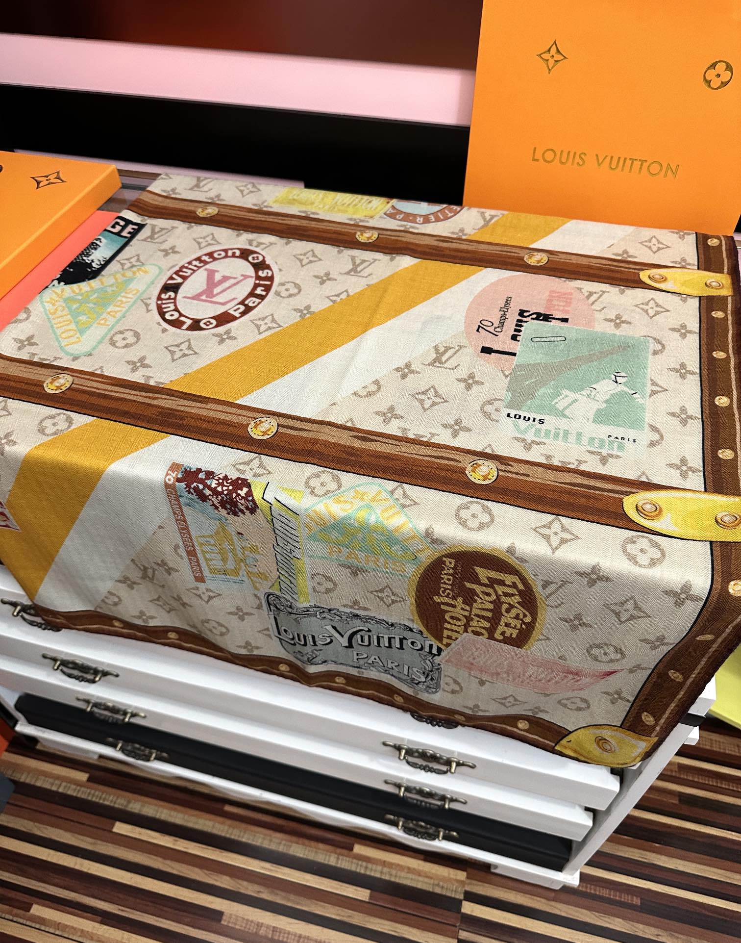 ❤️新款LV   2025高品质 官网同步【双面同色】经典优雅礼物~气质到骨子里色新一季的面料超高级，真