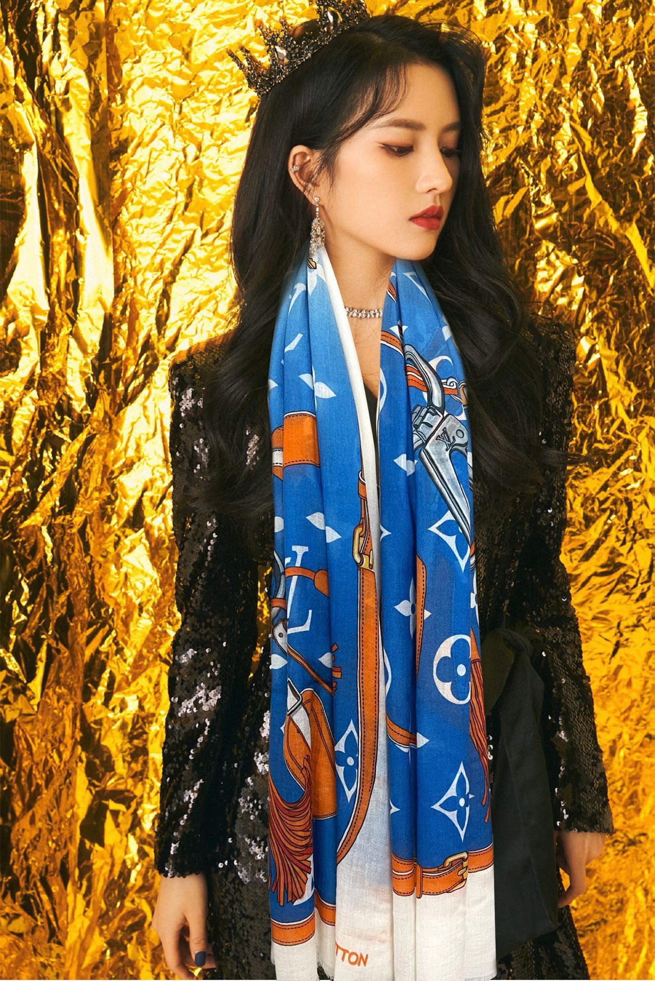 Louis Vuitton V 2025 最新款‼ 设计太美了 真心赞 【戒指绒长巾】 实物真心美 细节都可见 高端 VI 绝对值得入手 尺寸：100x200cm
