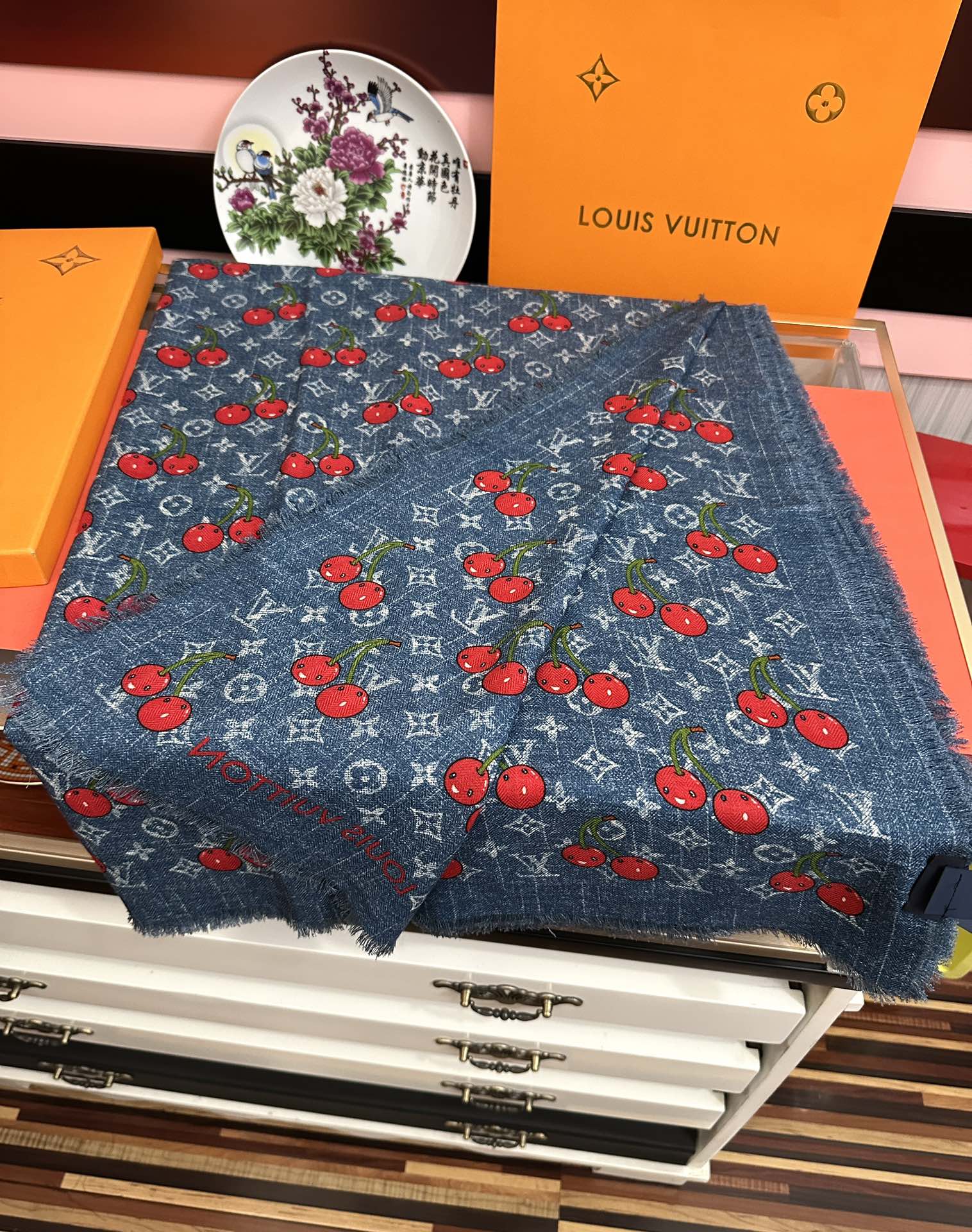 Louis Vuitton LV 2025双面同色樱桃 优雅 ~气质到骨子里 新一季的面料超高级